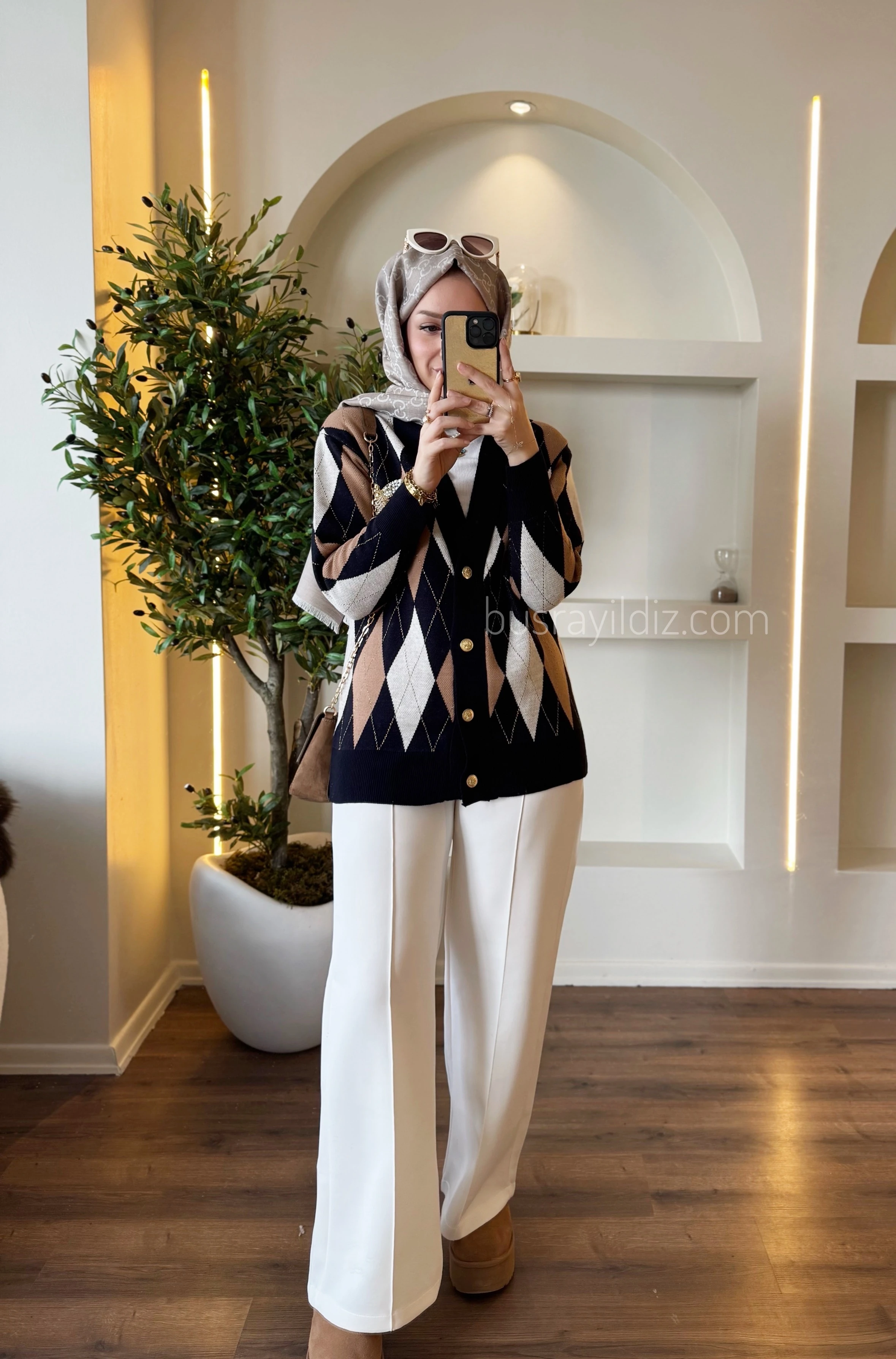 Bym arı işlemeli hırka 