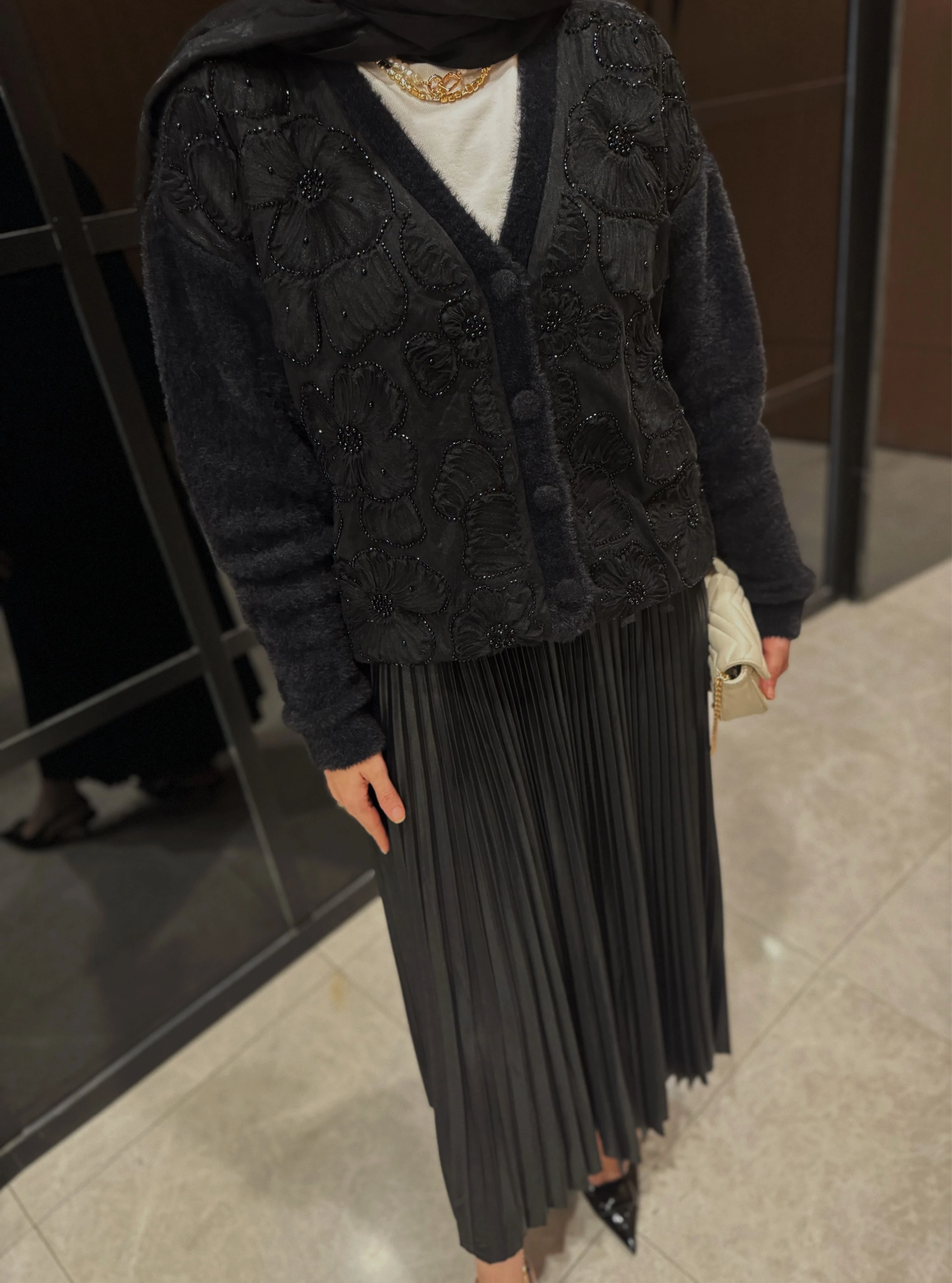 Çiçek işlemeli angora hırka - siyah