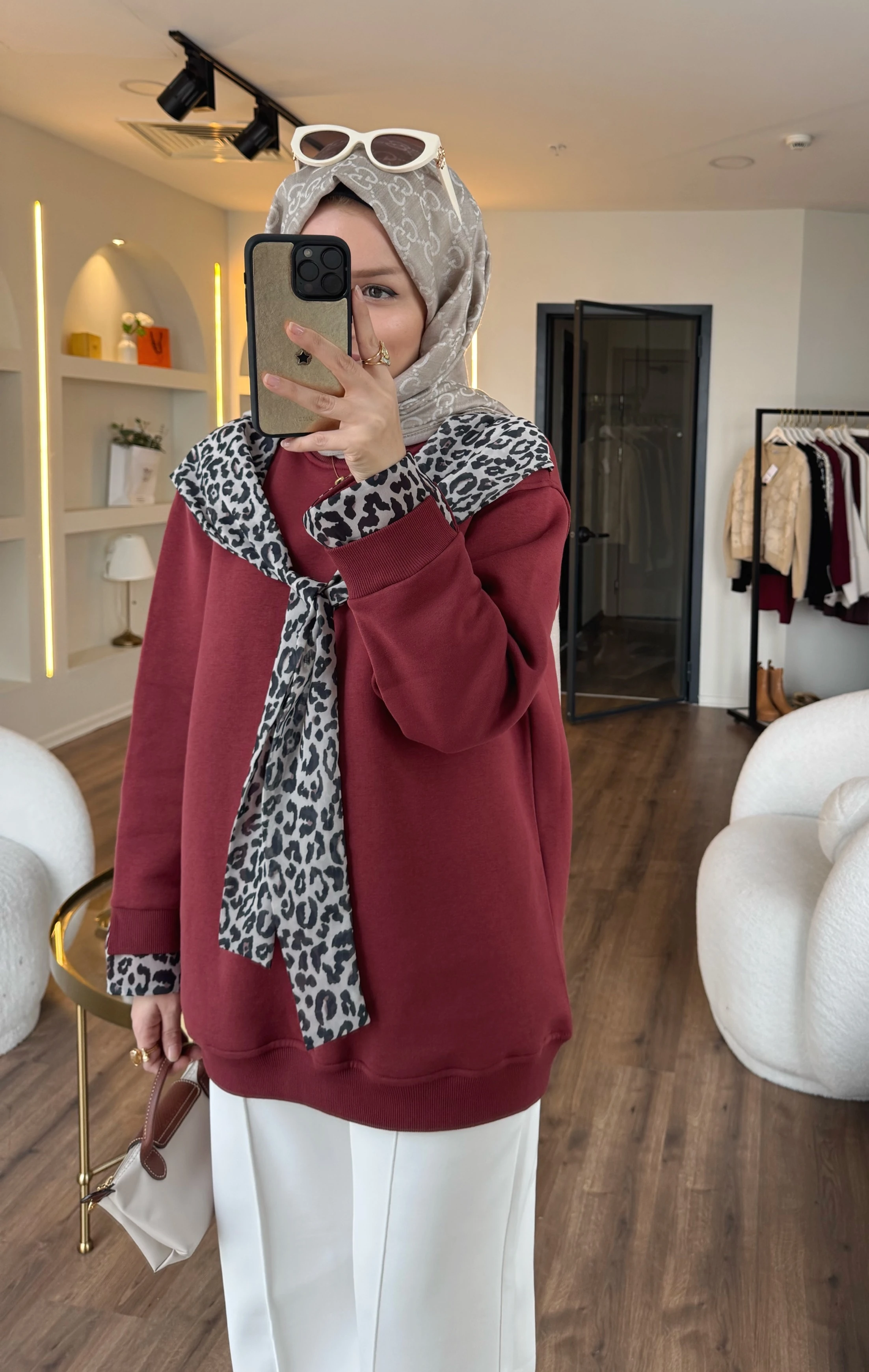 Leopar fularlı sweatshirt