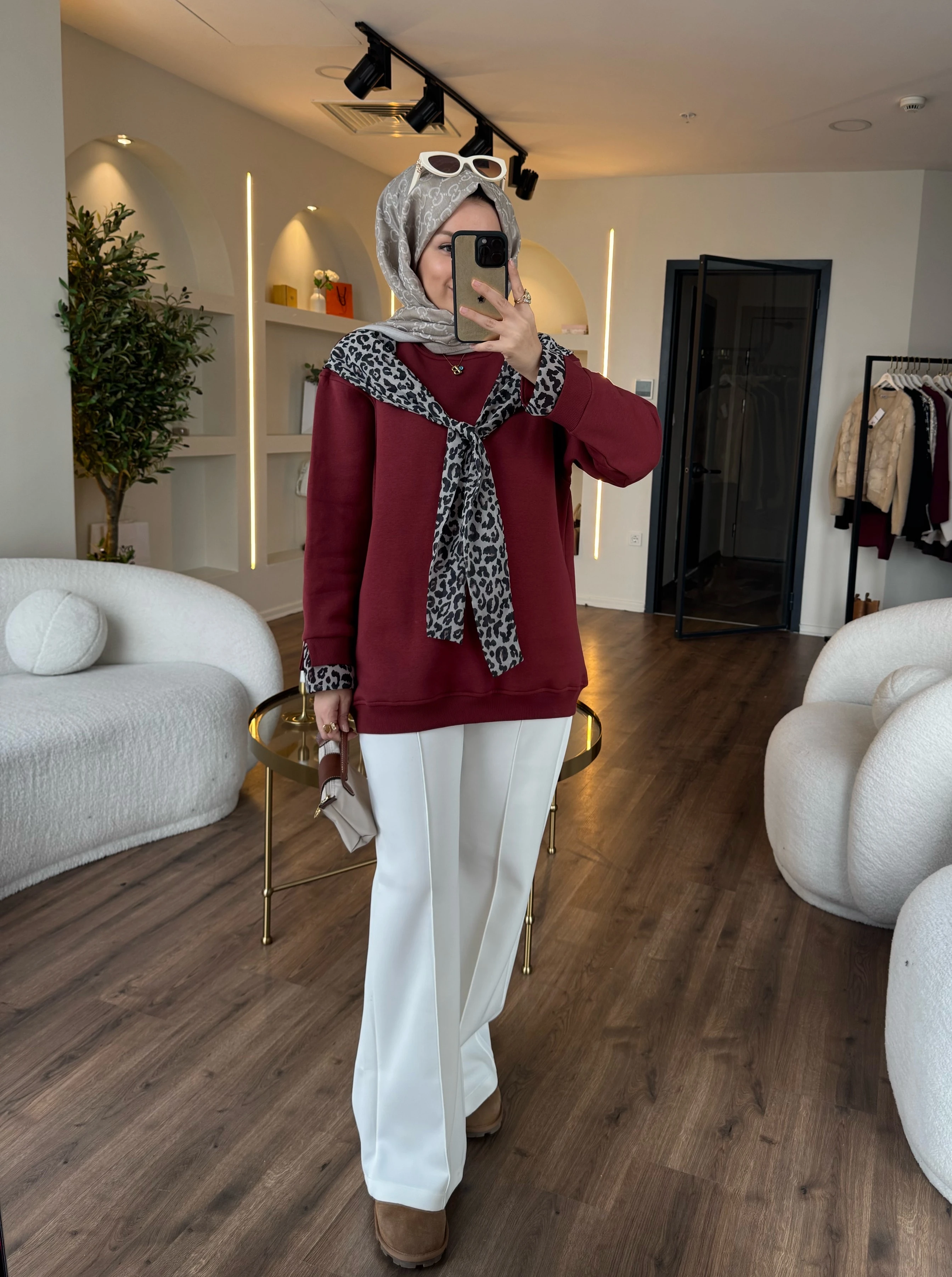 Leopar fularlı sweatshirt