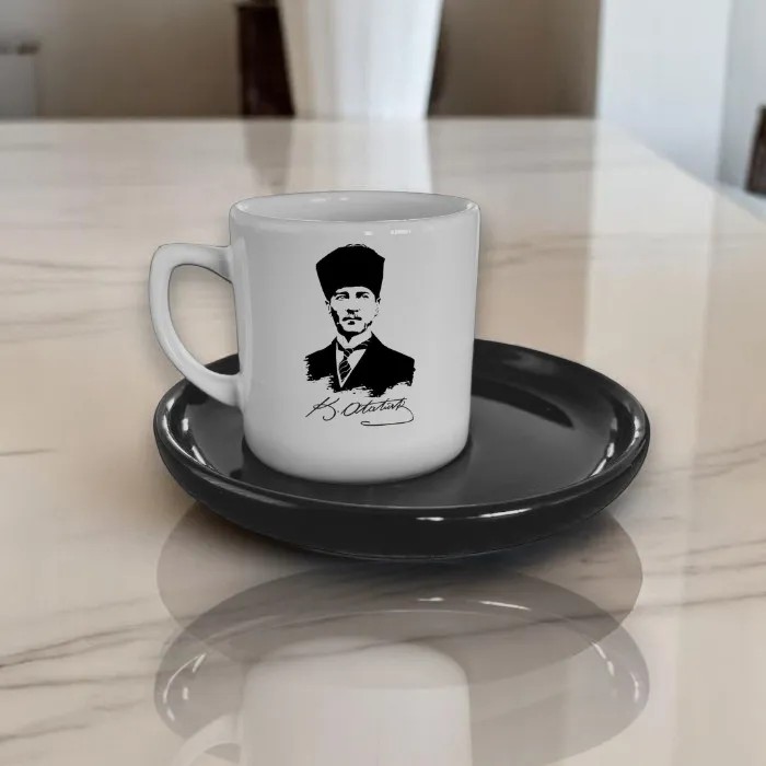 Atatürk Temalı ve İmzalı Türk Kahve Fincanı – Siyah İkramlık Tabaklı | Desinovas