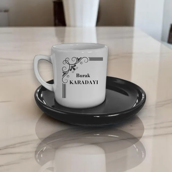Çerçeveli İsimli Türk Kahve Fincanı – Siyah İkramlık Tabaklı | Desinovas