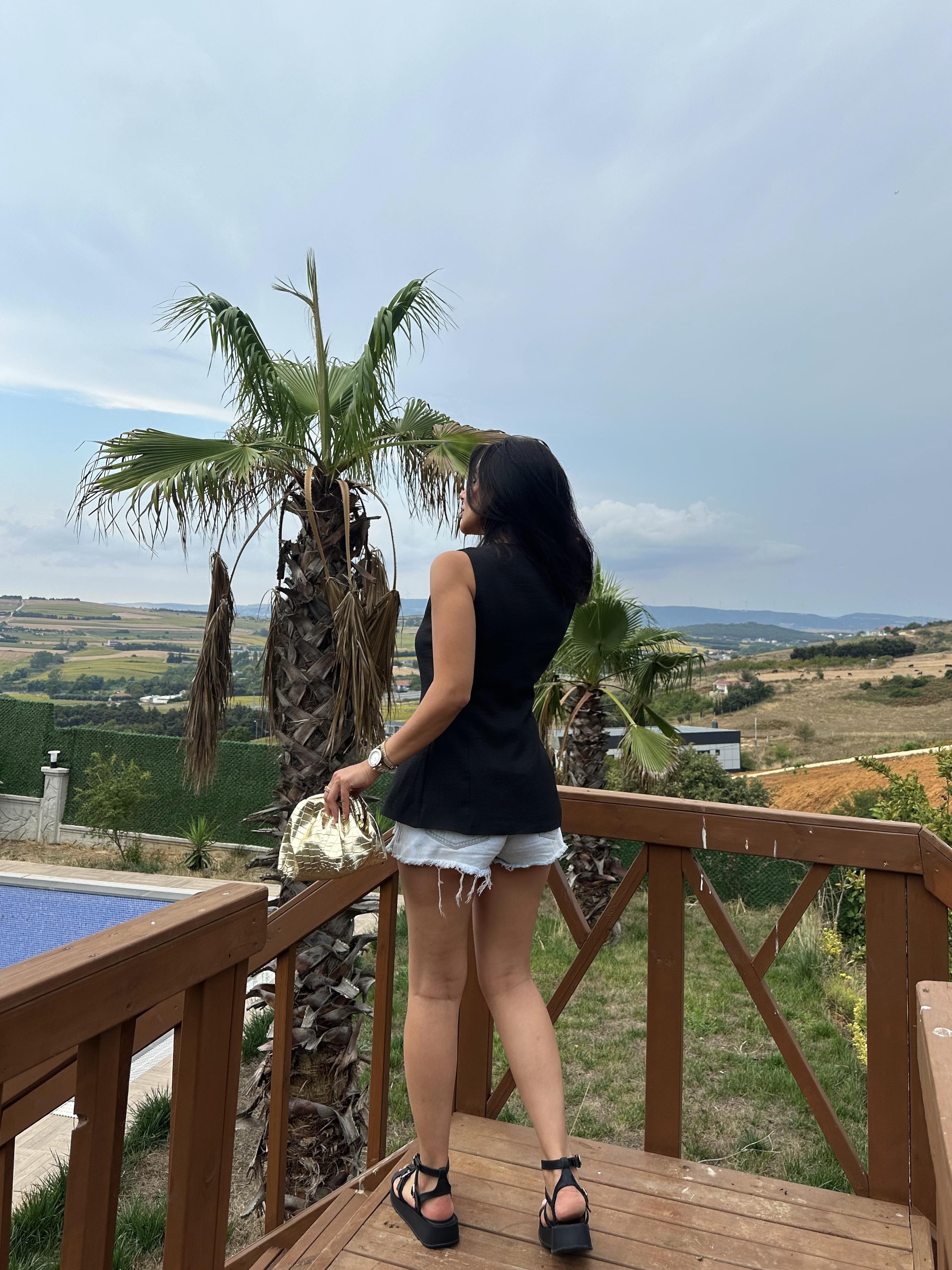Dora Gold Düğmeli Yelek Siyah