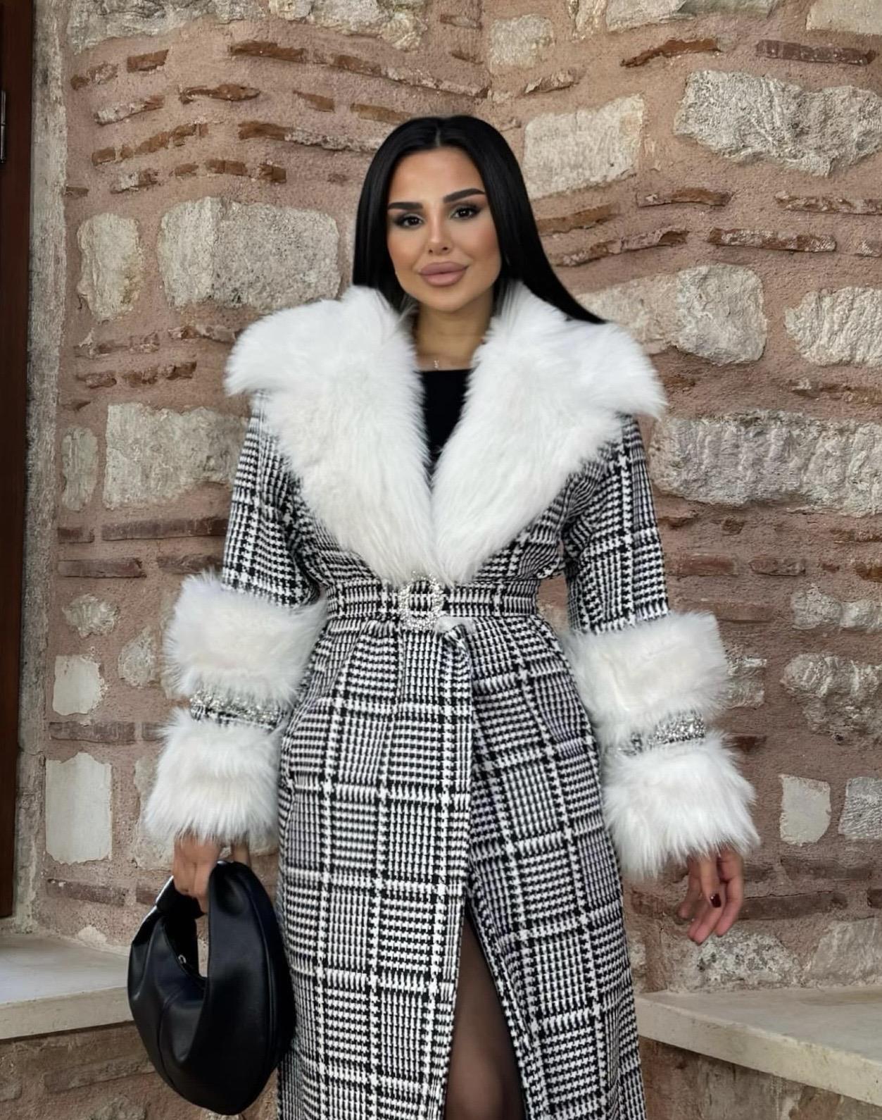 Nudes Yaka Kürk Detaylı Kaban Beyaz