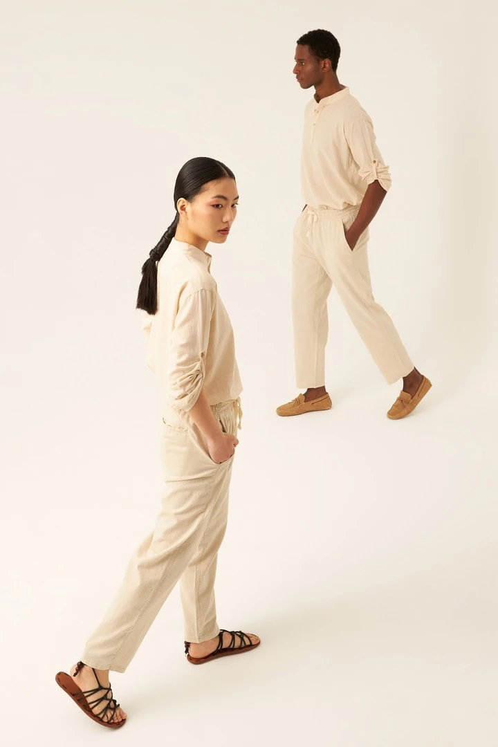 Erkek Üç Düğmeli Hakim Yaka Dökümlü Keten Gömlek