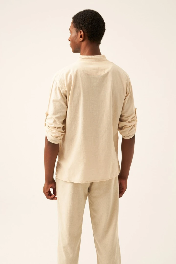 Erkek Üç Düğmeli Hakim Yaka Dökümlü Keten Gömlek
