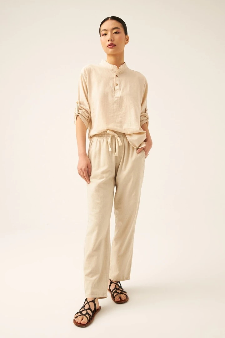 Erkek Üç Düğmeli Hakim Yaka Dökümlü Keten Gömlek