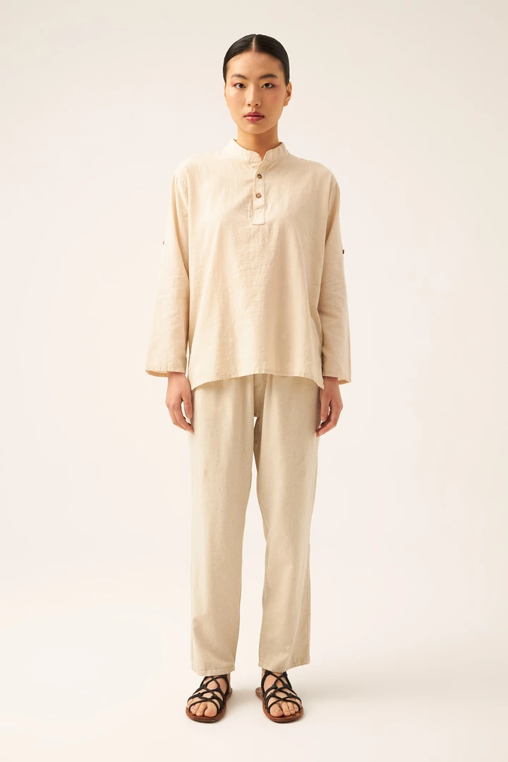 Erkek Üç Düğmeli Hakim Yaka Dökümlü Keten Gömlek