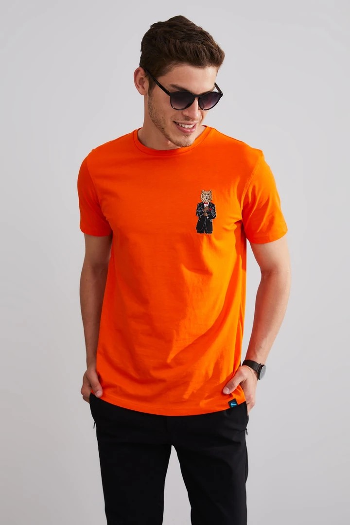 Unisex Takım Elbiseli Ayı Nakışlı T-shirt - Turuncu