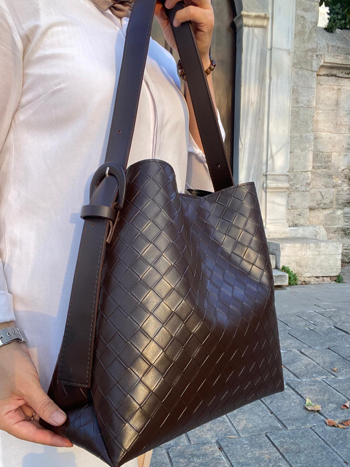 Kemer Detaylı Büyük Boy Omuz Çantası - KAHVERENGİ