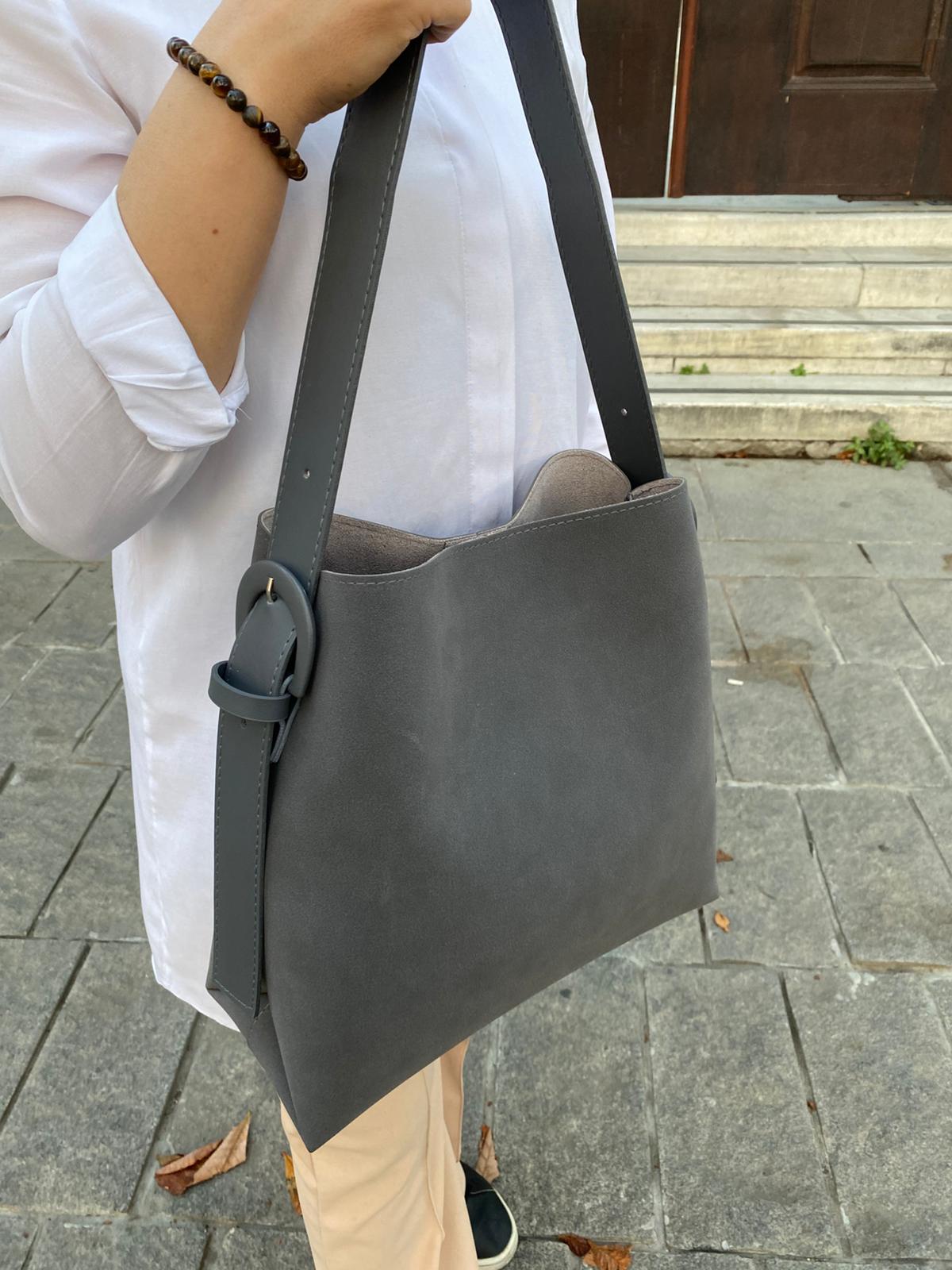Süet Kemer Detaylı Büyük Boy Omuz Çantası - SÜET GRİ