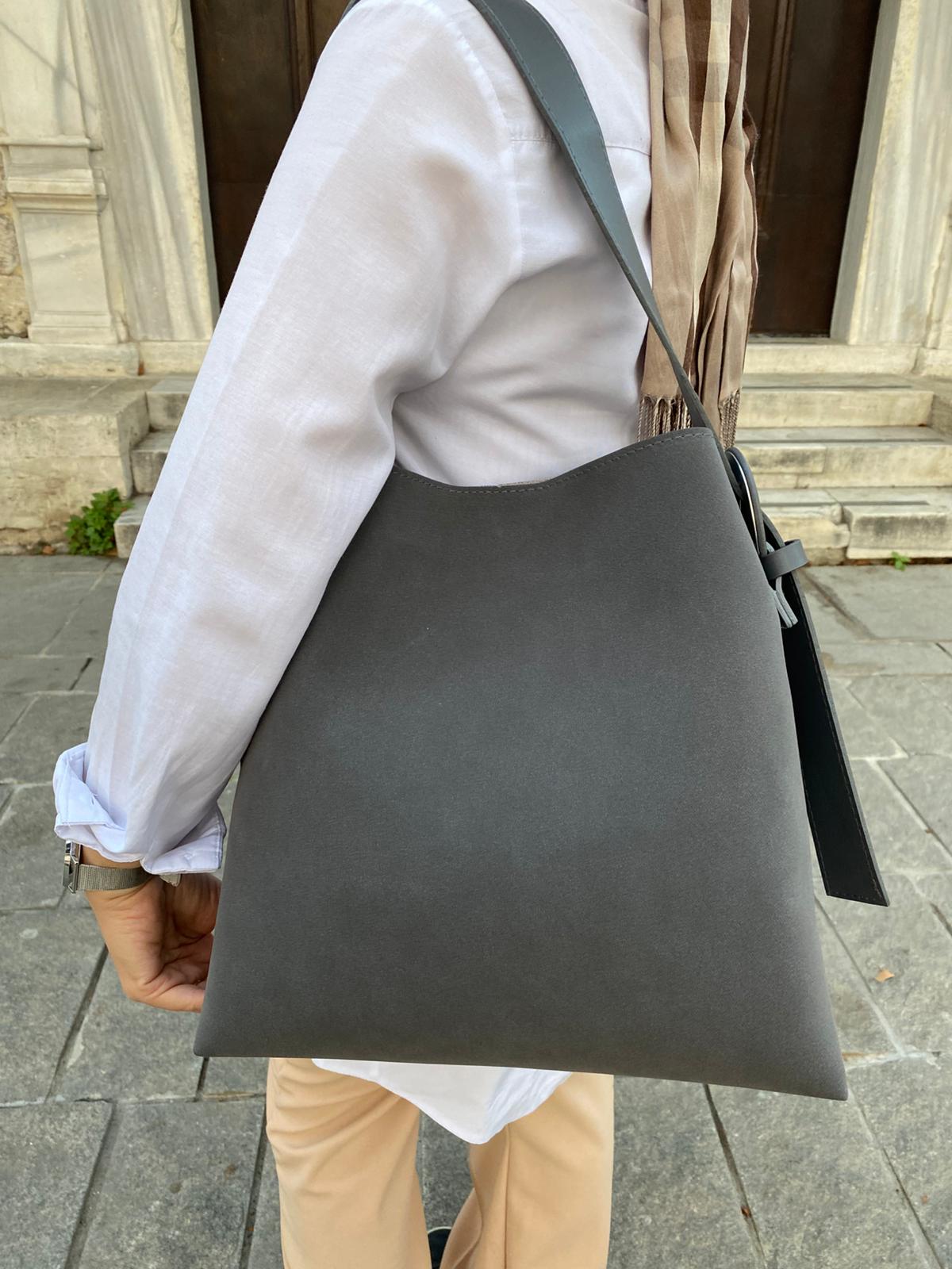 Süet Kemer Detaylı Büyük Boy Omuz Çantası - SÜET GRİ