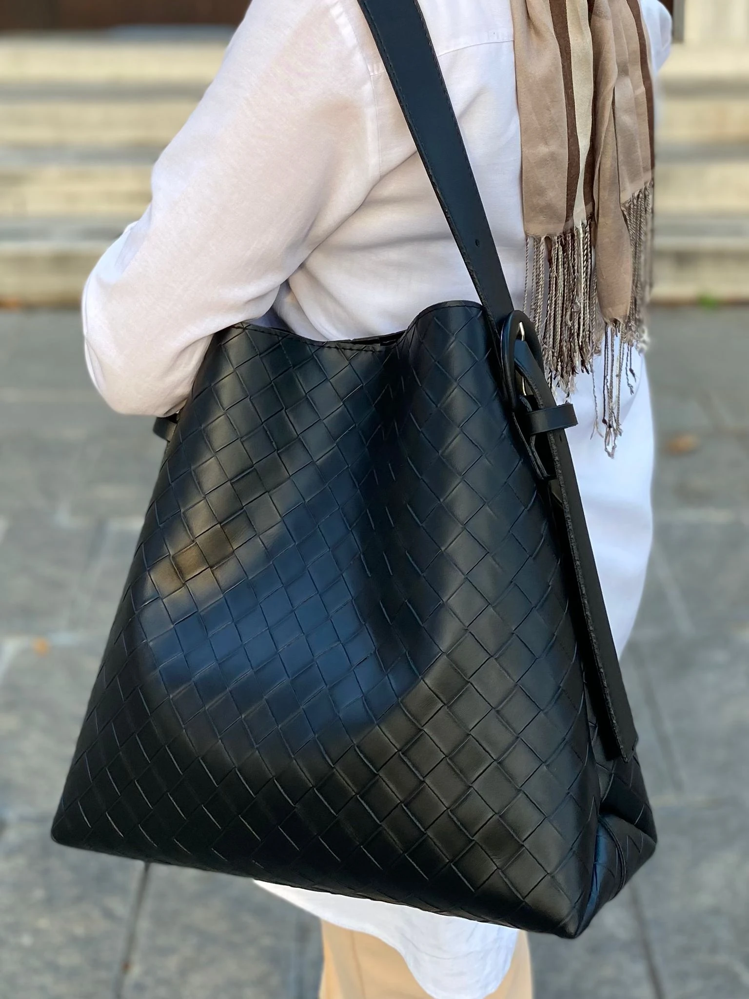 Kemer Detaylı Büyük Boy Omuz Çantası - SİYAH