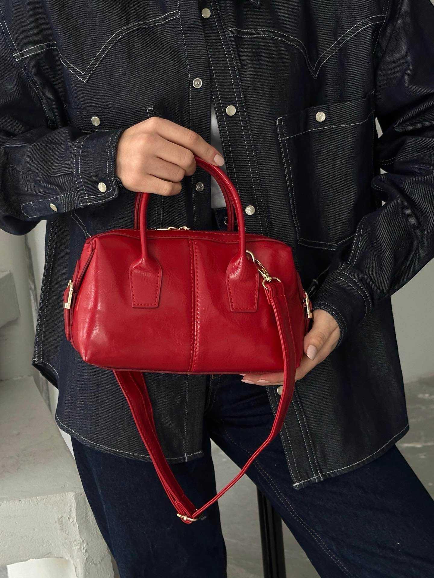 ORTA BOY SİLİNDİR MODEL ÇOK KULLANIŞLI OMUZ ÇANTASI - KIRMIZI