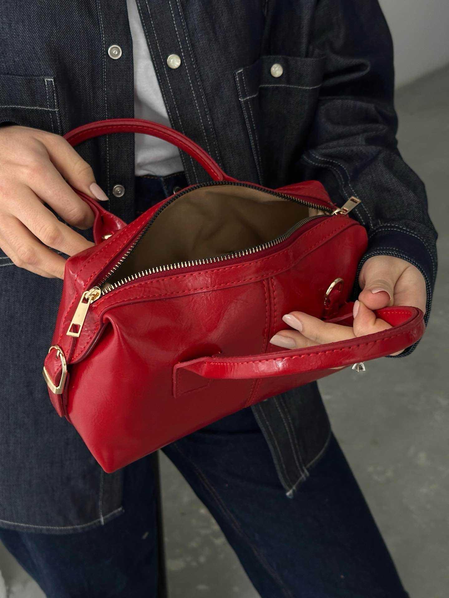 ORTA BOY SİLİNDİR MODEL ÇOK KULLANIŞLI OMUZ ÇANTASI - KIRMIZI