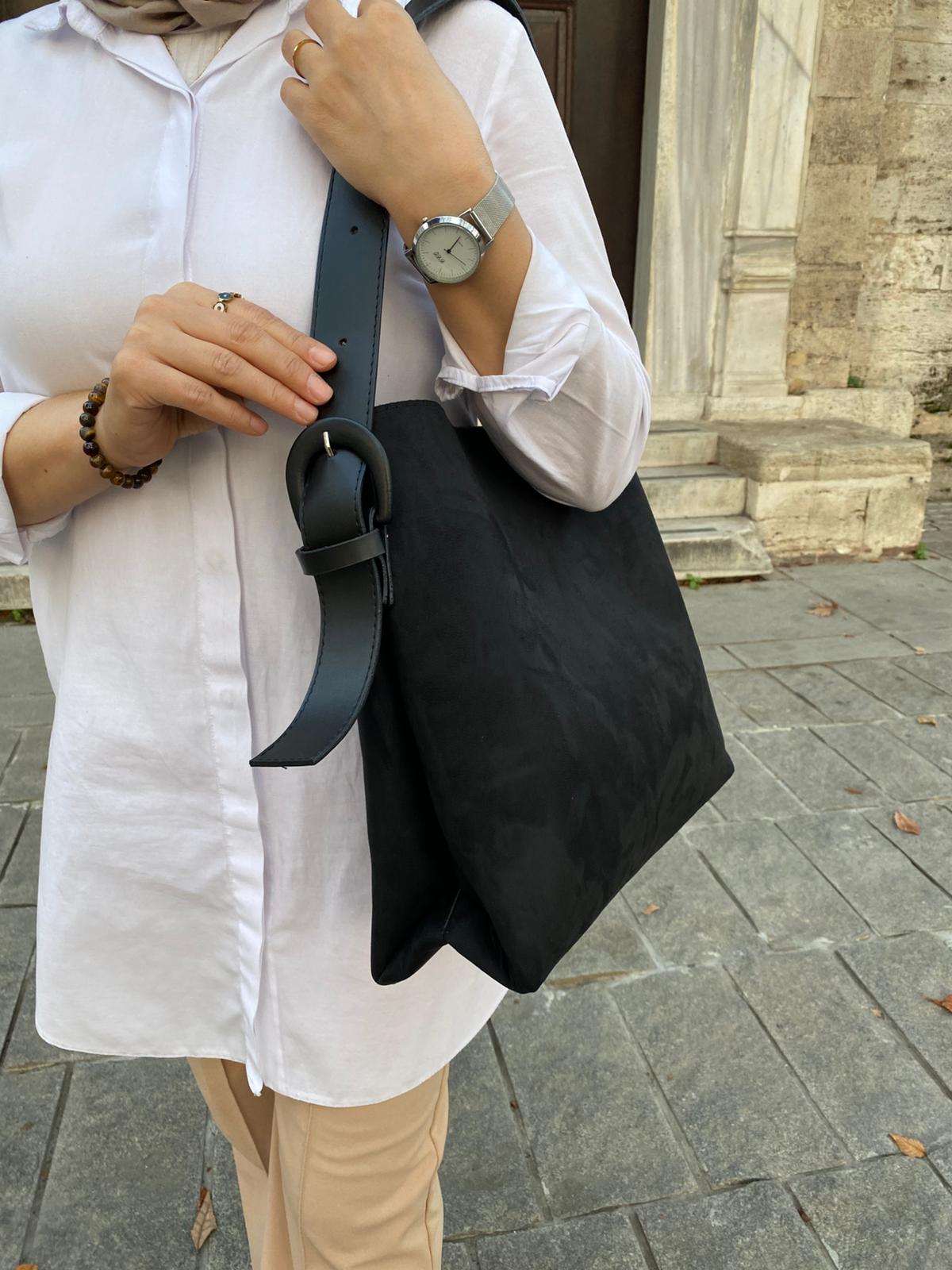 Süet Kemer Detaylı Büyük Boy Omuz Çantası - SÜET SİYAH