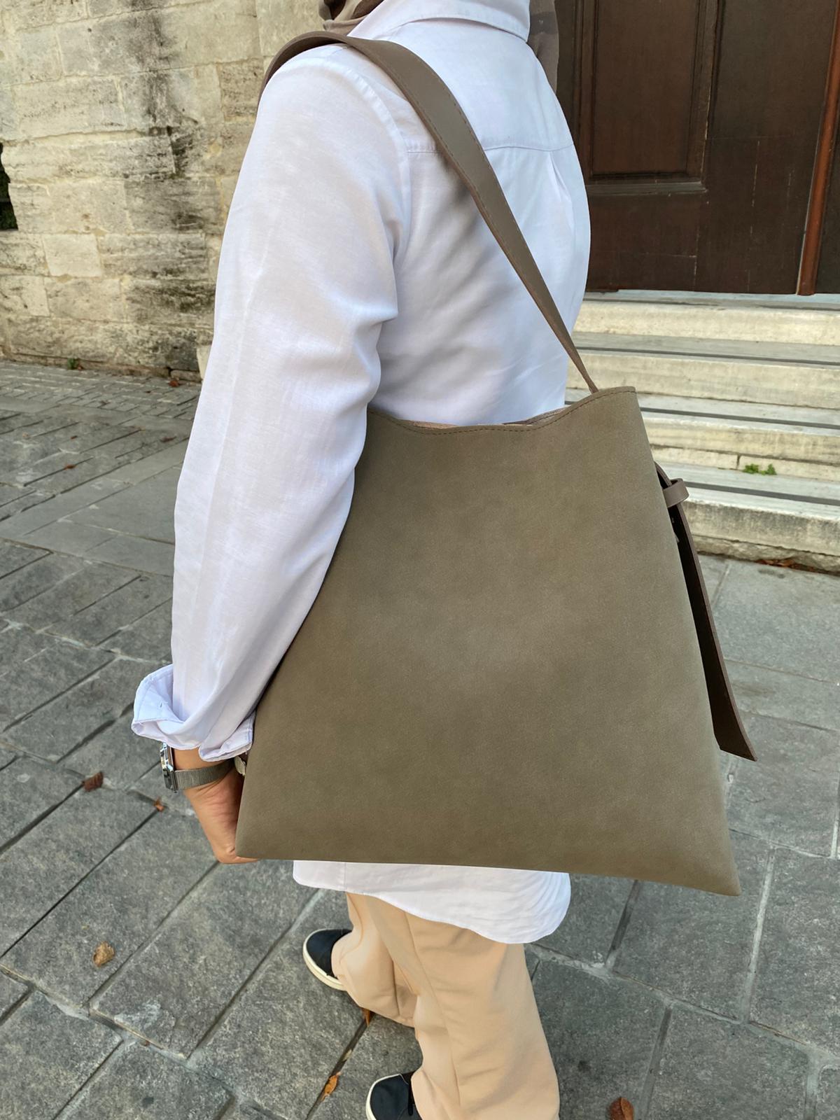 Süet Kemer Detaylı Büyük Boy Omuz Çantası - SÜET VİZON