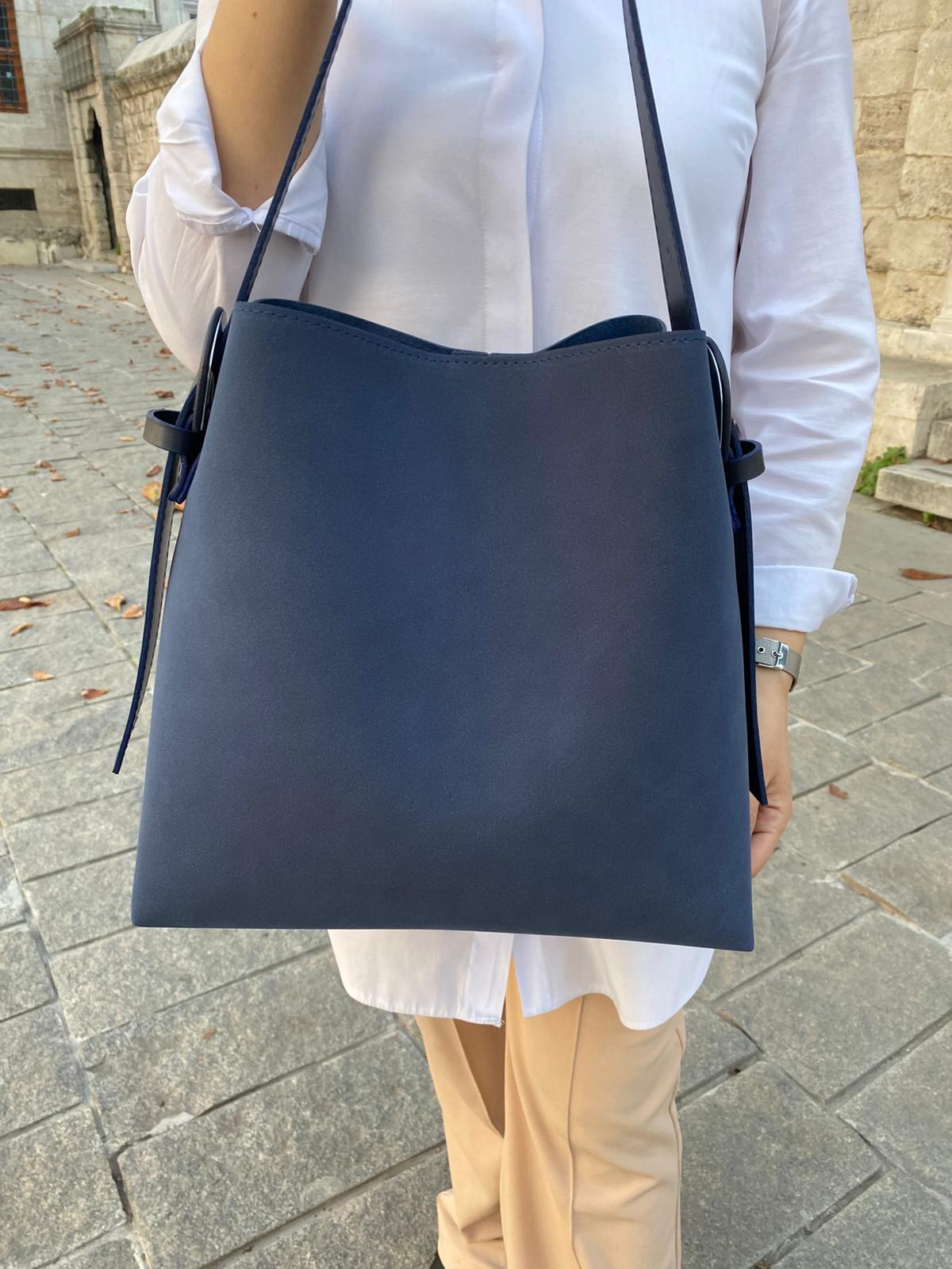 Süet Kemer Detaylı Büyük Boy Omuz Çantası - SÜET LACİVERT