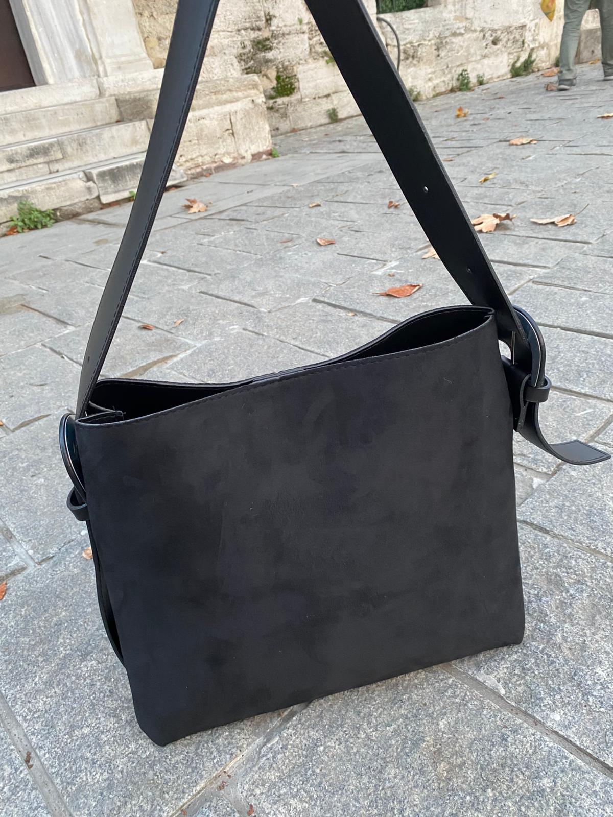 Süet Kemer Detaylı Büyük Boy Omuz Çantası - SÜET SİYAH