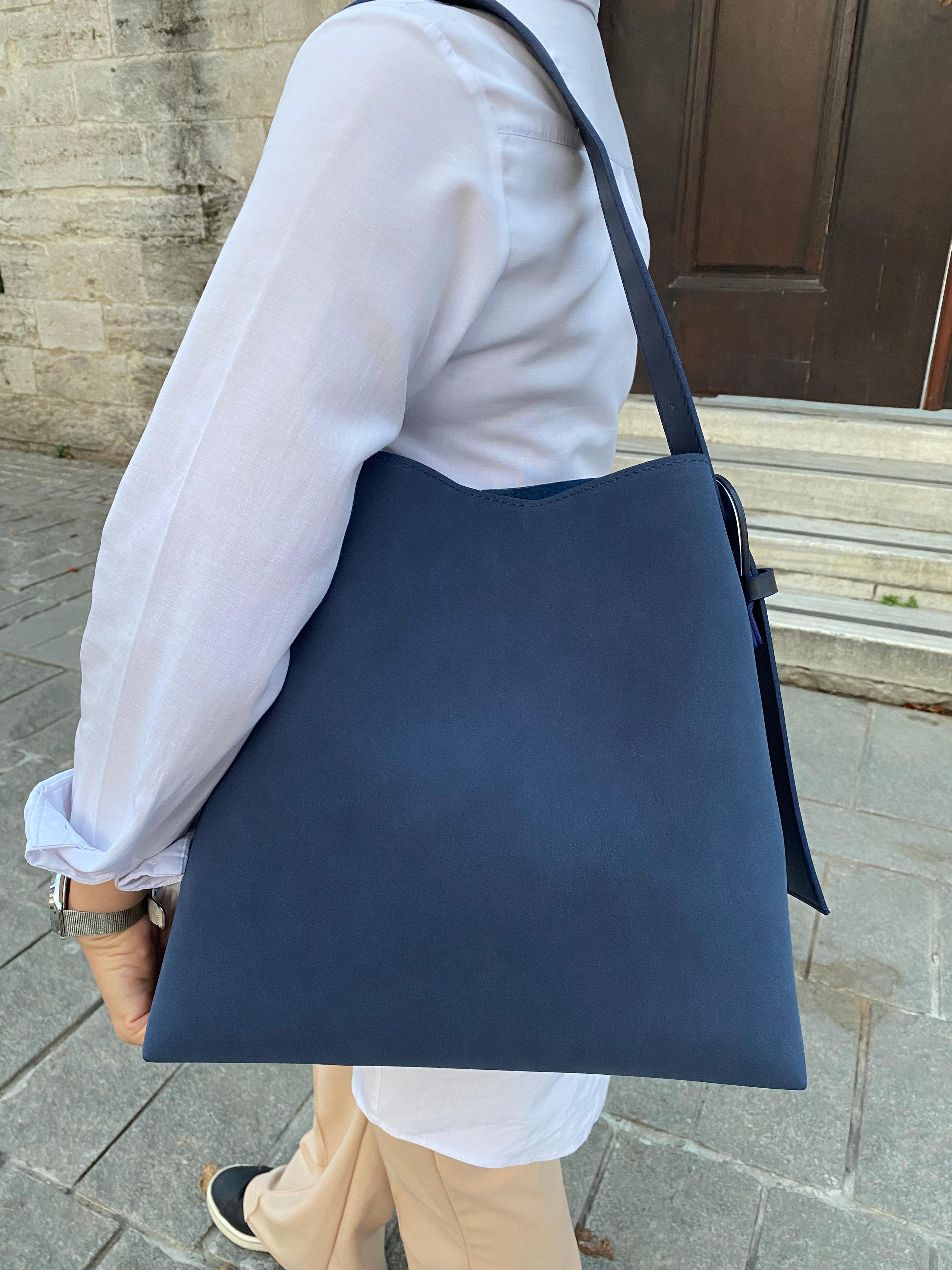 Süet Kemer Detaylı Büyük Boy Omuz Çantası - SÜET LACİVERT