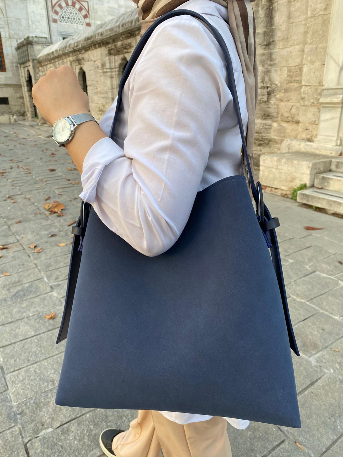 Süet Kemer Detaylı Büyük Boy Omuz Çantası - SÜET LACİVERT