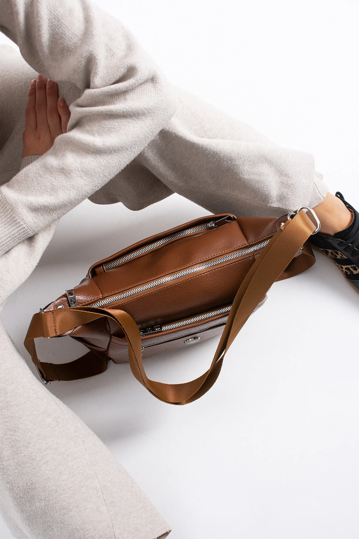 4 Bölmeli Hem Sırt Hem Omuz Çantası Çok Kullanışlı - TABA