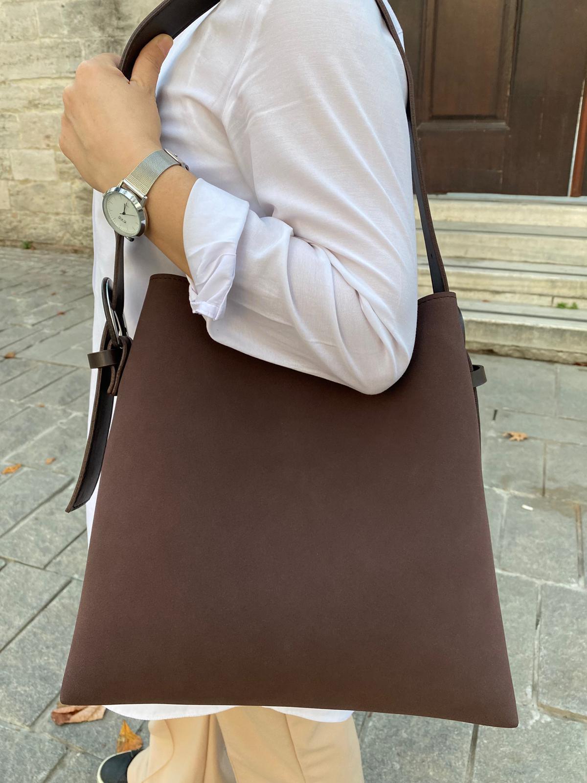 Süet Kemer Detaylı Büyük Boy Omuz Çantası - SÜET KAHVERENGİ