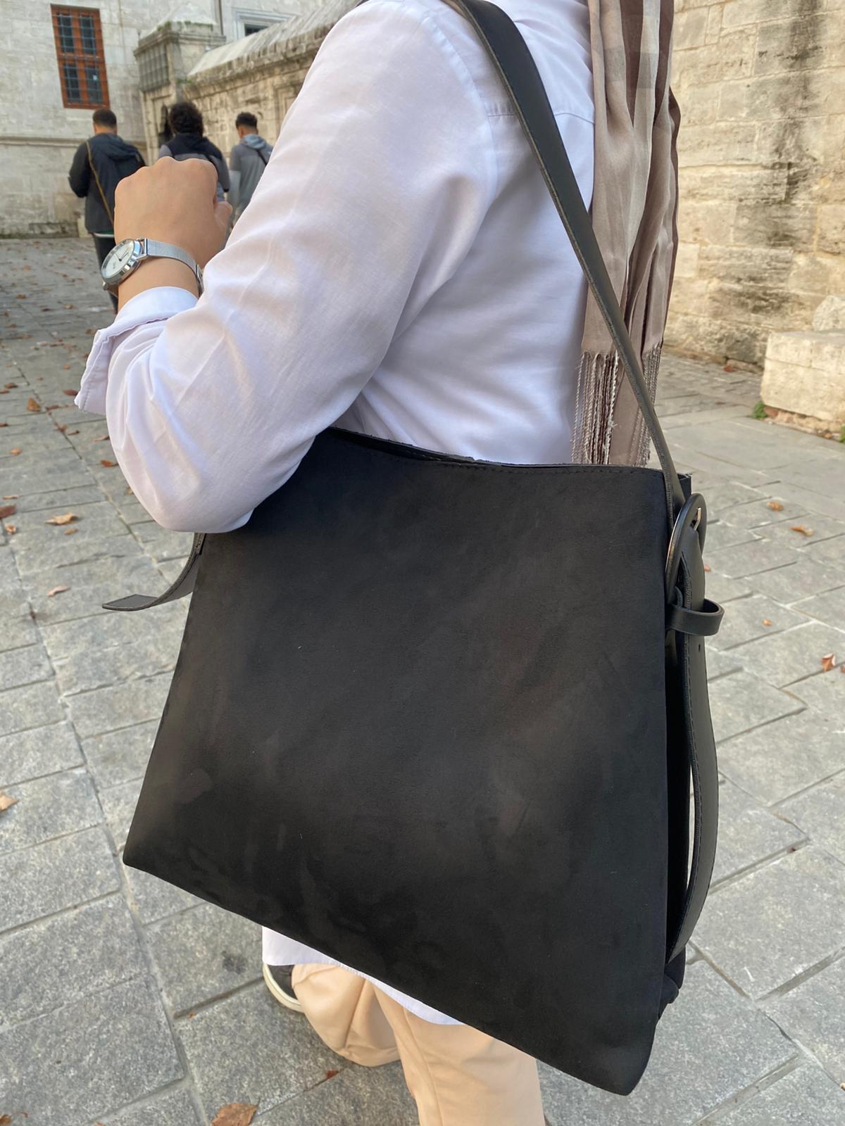 Süet Kemer Detaylı Büyük Boy Omuz Çantası - SÜET SİYAH