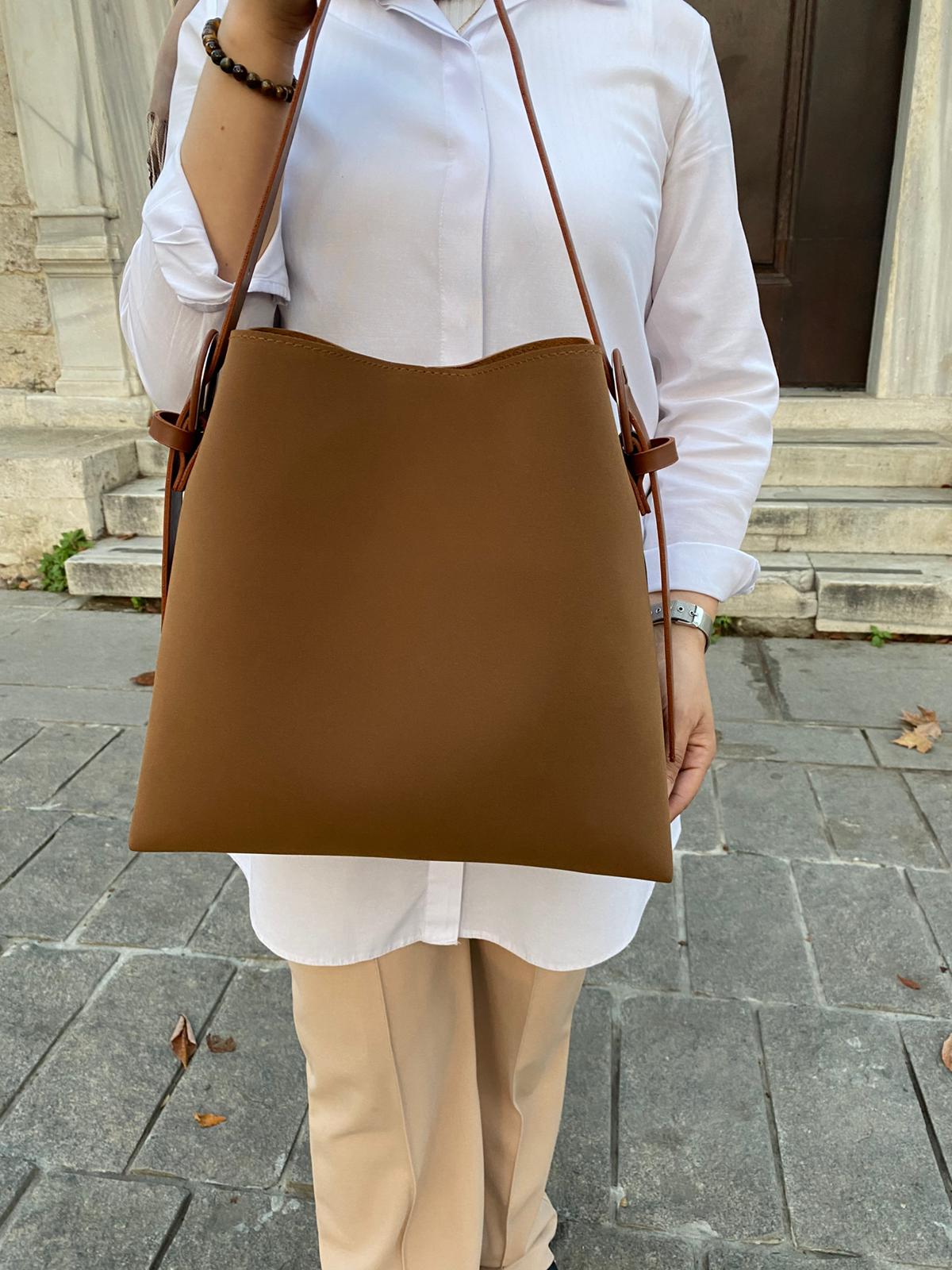Süet Kemer Detaylı Büyük Boy Omuz Çantası - SÜET TABA
