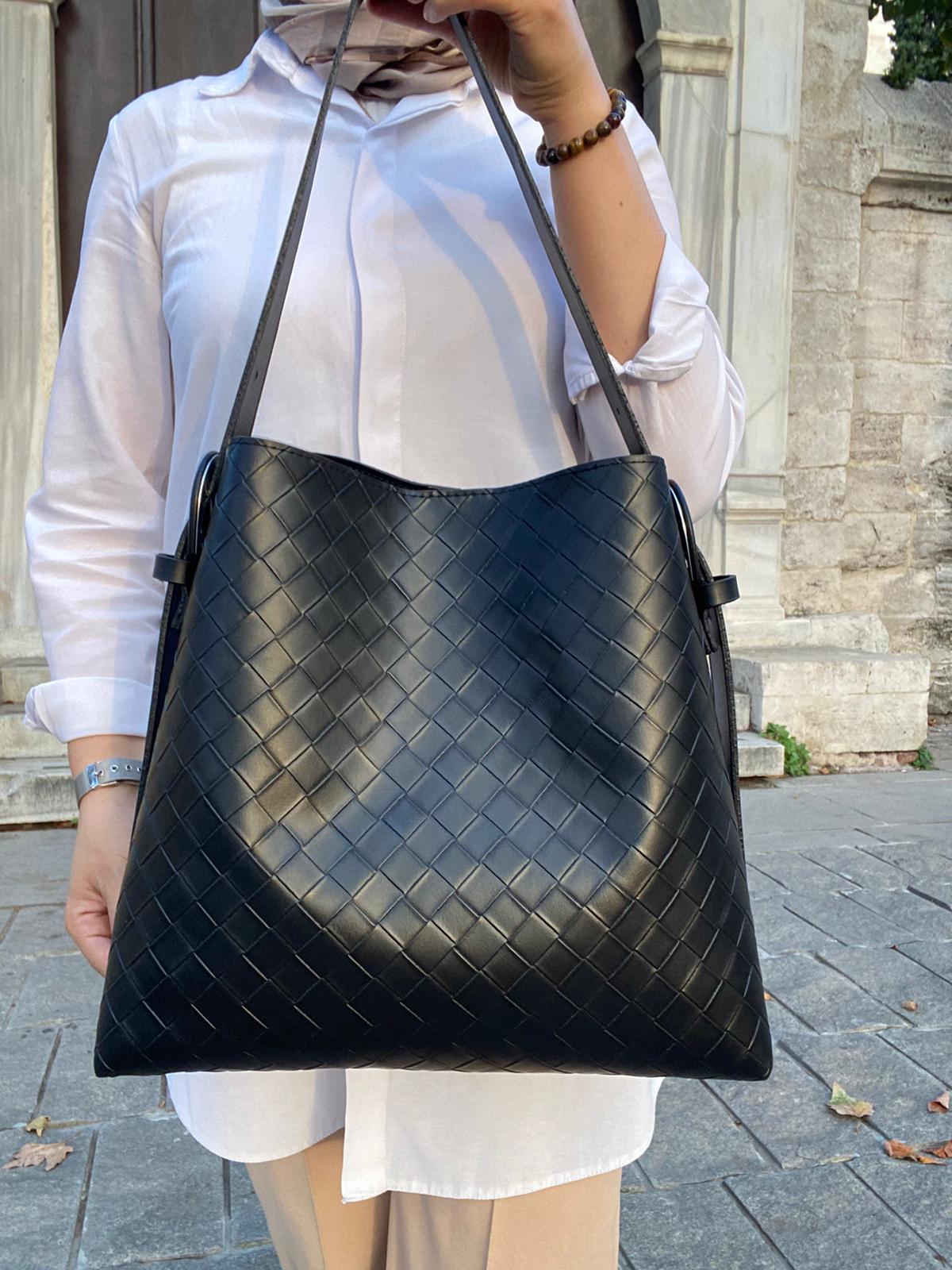 Kemer Detaylı Büyük Boy Omuz Çantası - SİYAH