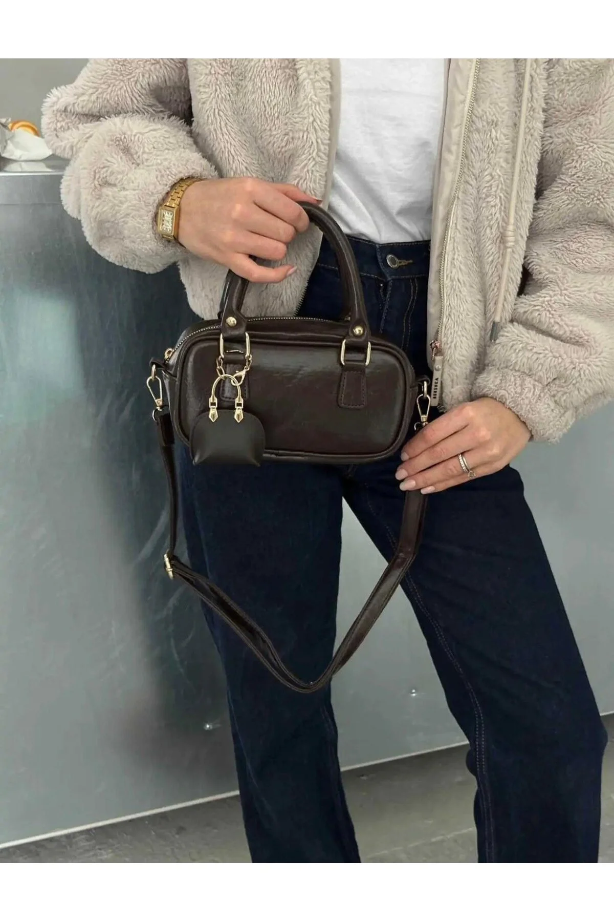 Charm Hediyeli Şık Tasarımlı Kırmızı El Ve Omuz Çantası - KAHVERENGİ