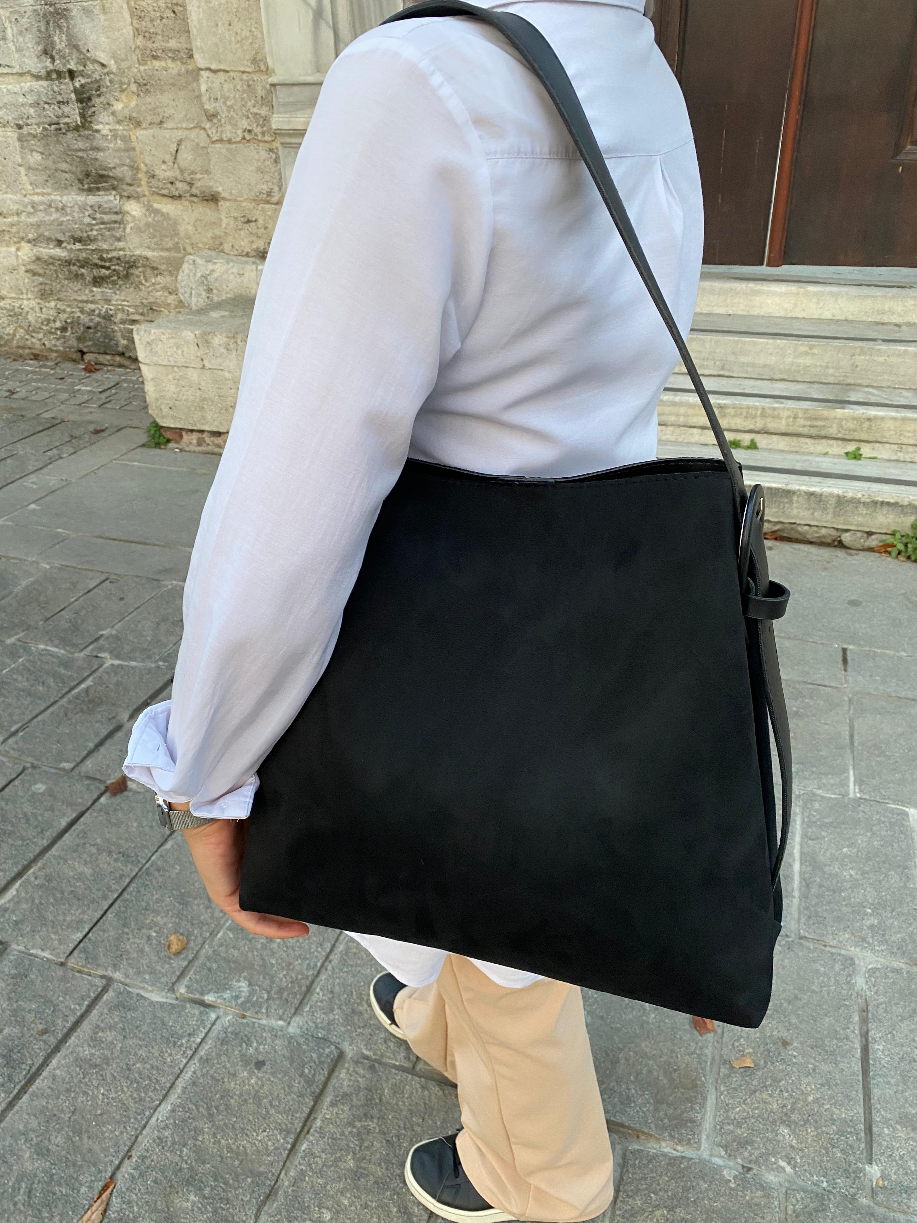 Süet Kemer Detaylı Büyük Boy Omuz Çantası - SÜET SİYAH