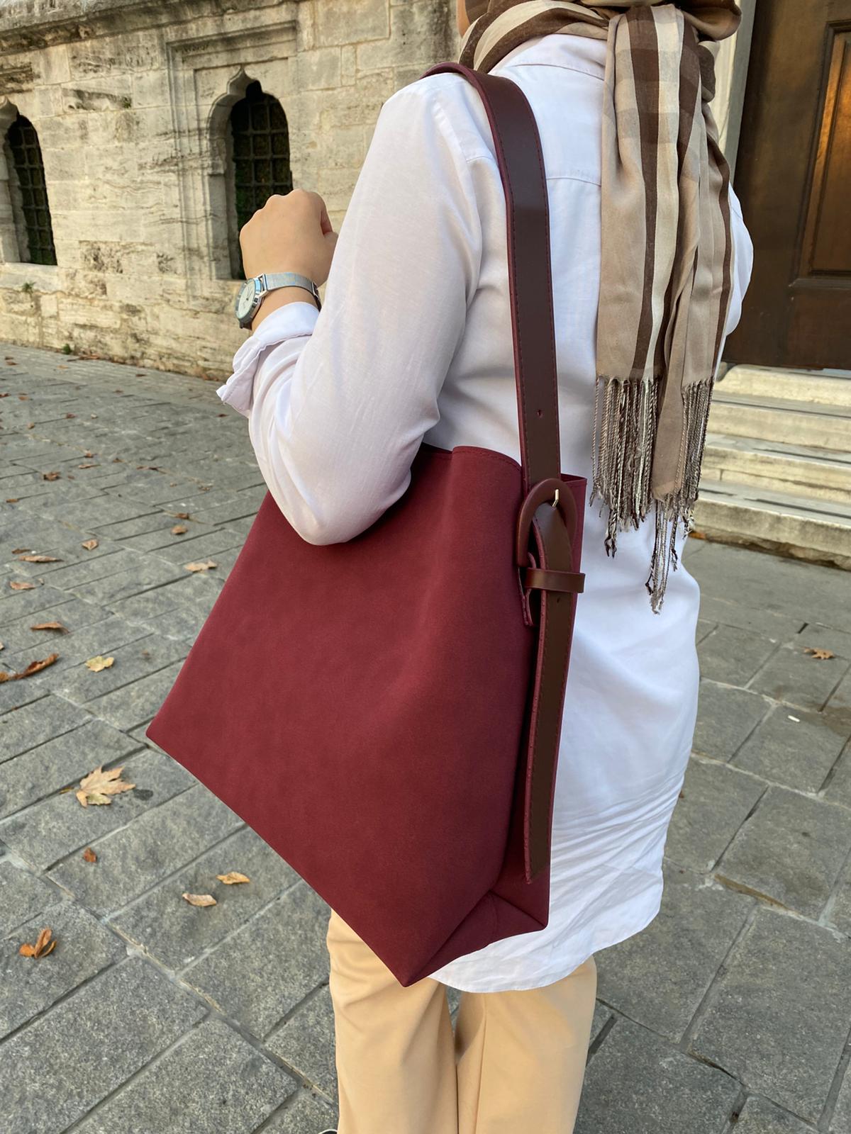 Süet Kemer Detaylı Büyük Boy Omuz Çantası - SÜET BORDO