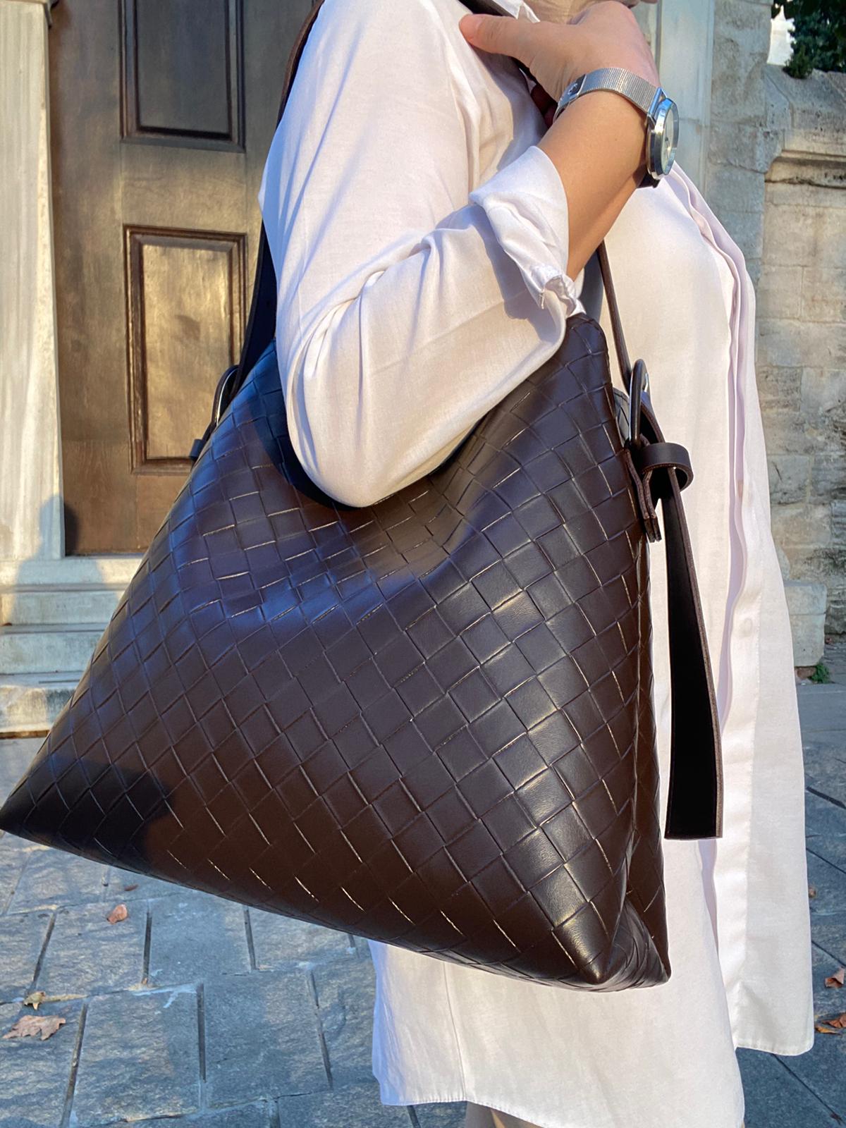 Kemer Detaylı Büyük Boy Omuz Çantası - KAHVERENGİ