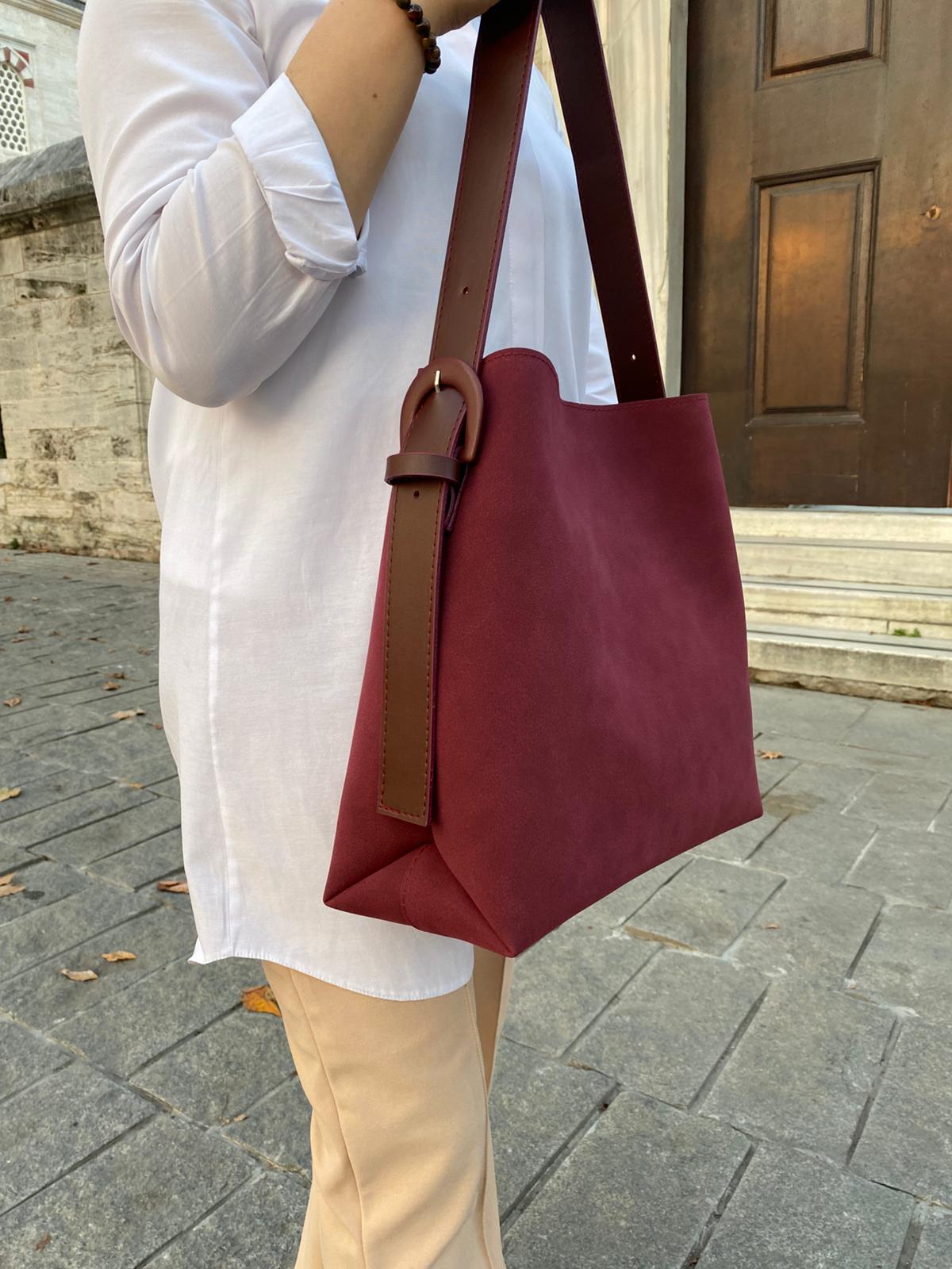 Süet Kemer Detaylı Büyük Boy Omuz Çantası - SÜET BORDO