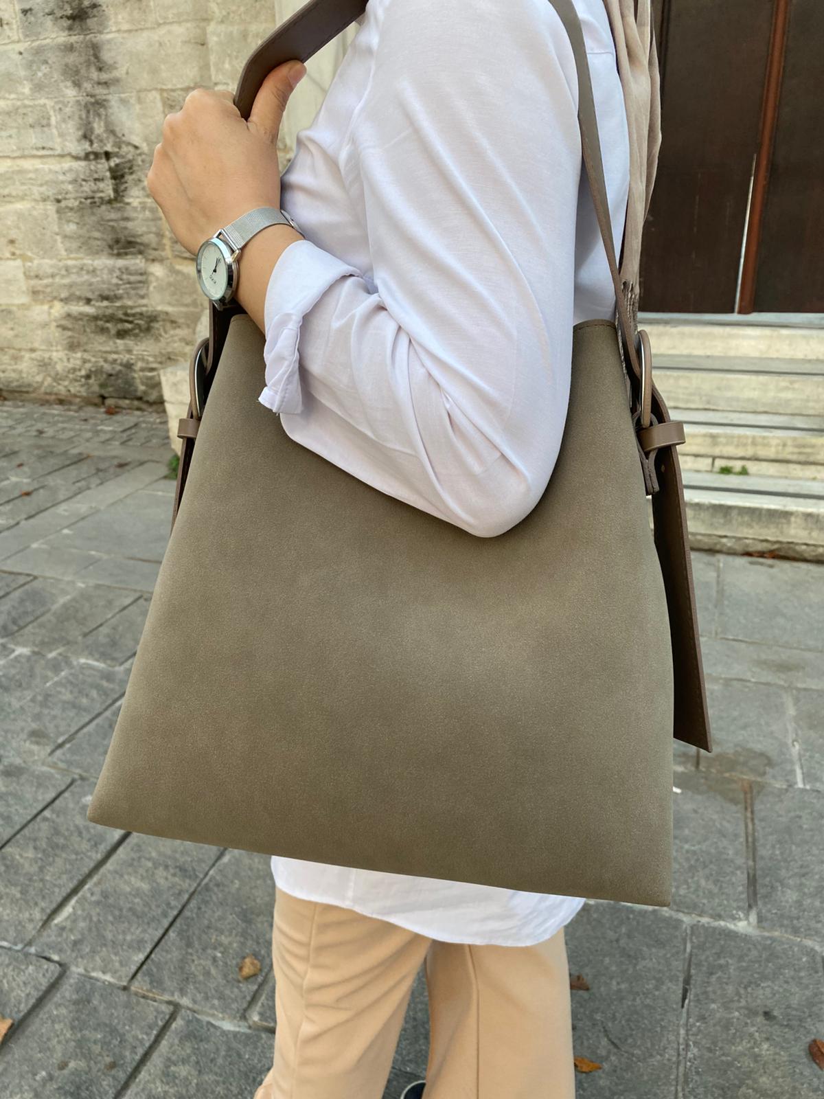 Süet Kemer Detaylı Büyük Boy Omuz Çantası - SÜET VİZON