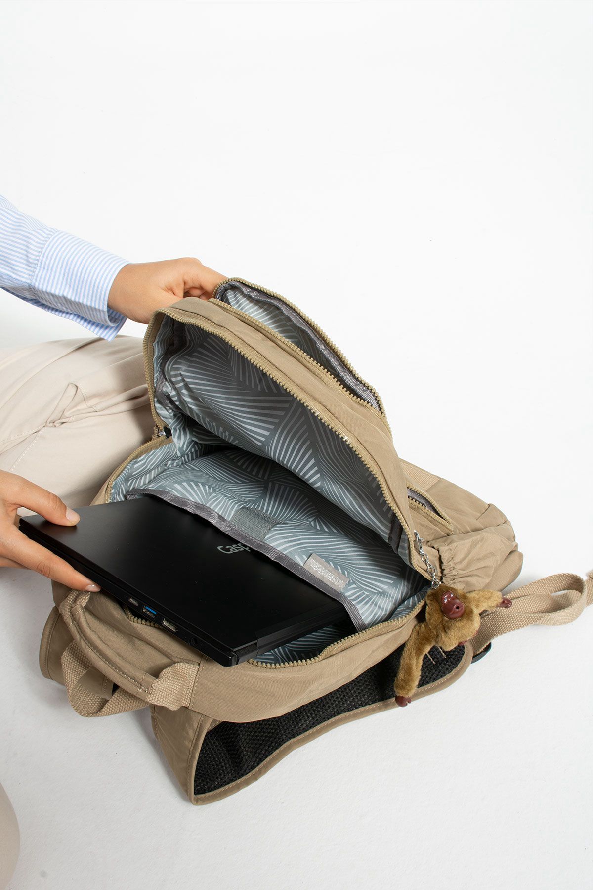 Unisex Suya Dayanıklı Kumaş Laptop Bölmeli 3 Gözlü Okul Seyahat Sırt Çantası - BEJ
