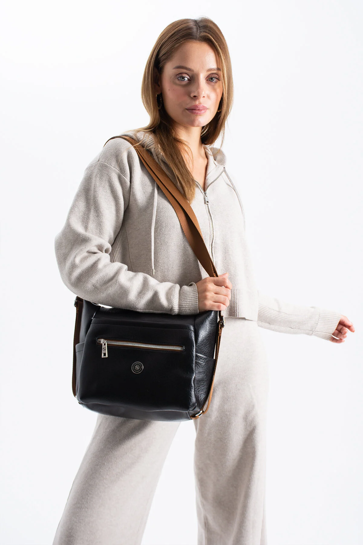 4 Bölmeli Hem Sırt Hem Omuz Çantası Çok Kullanışlı - SİYAH-TABA