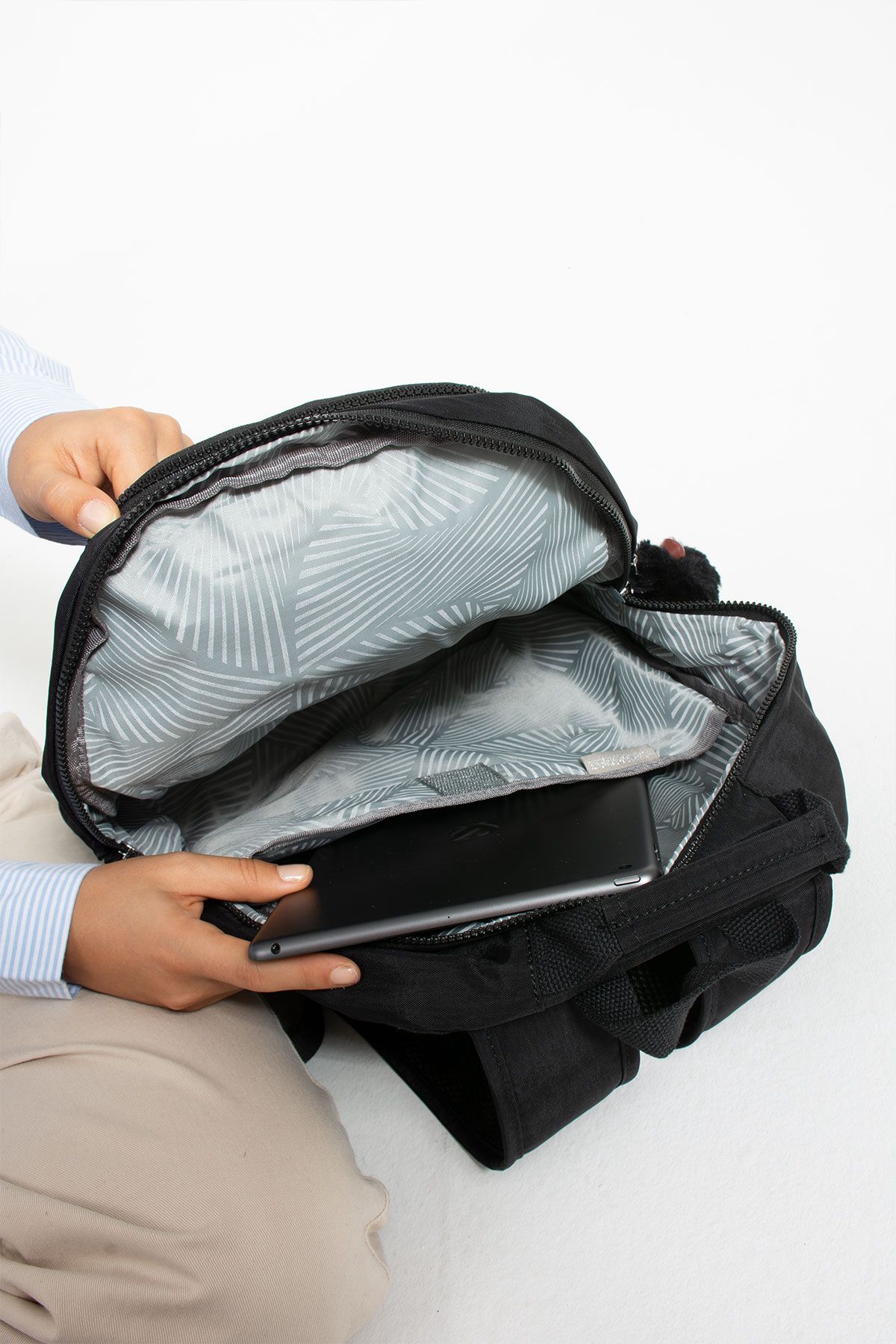 Unisex Suya Dayanıklı Kumaş Laptop Bölmeli 3 Gözlü Okul Seyahat Sırt Çantası - SİYAH