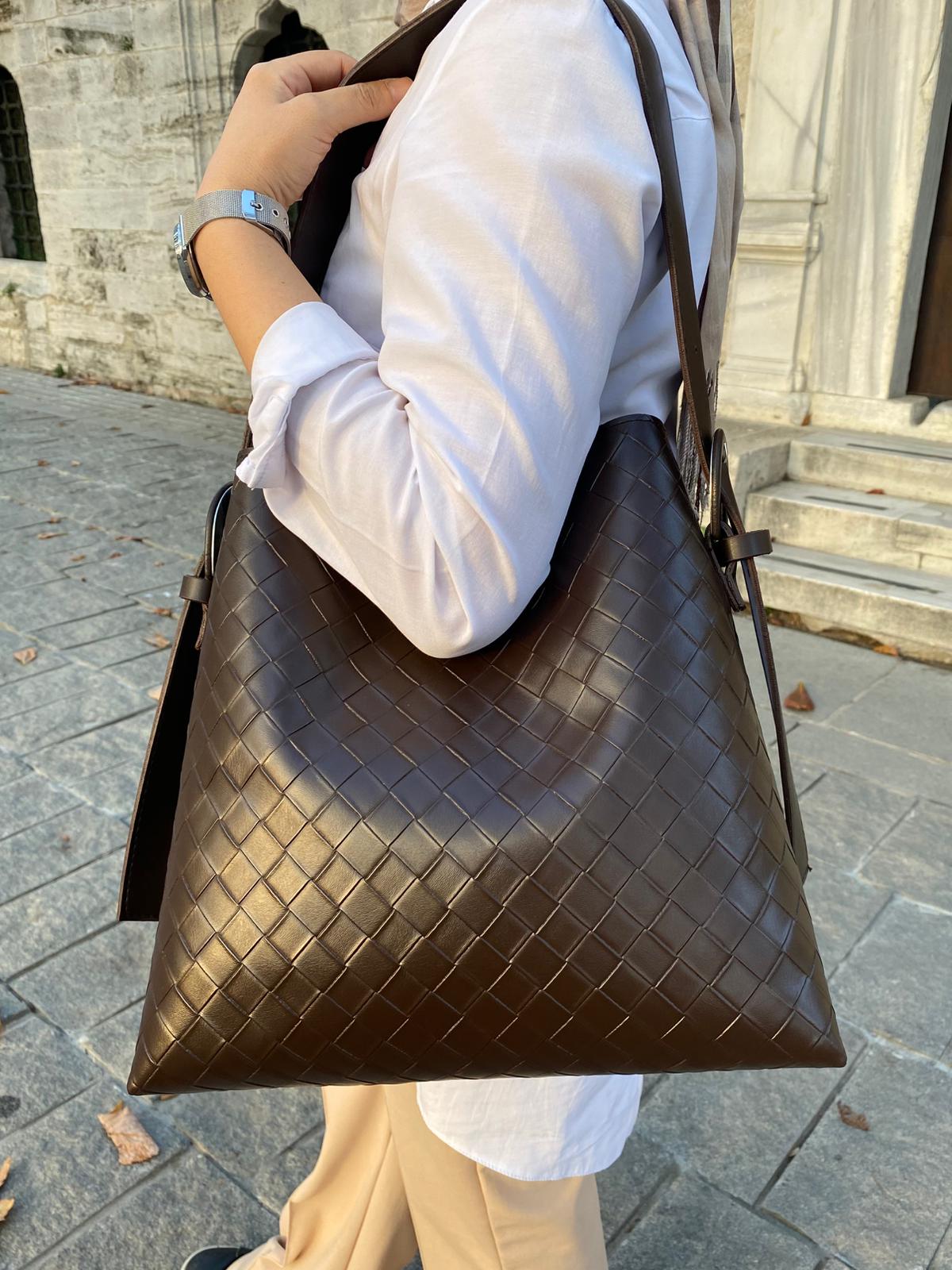 Kemer Detaylı Büyük Boy Omuz Çantası - KAHVERENGİ