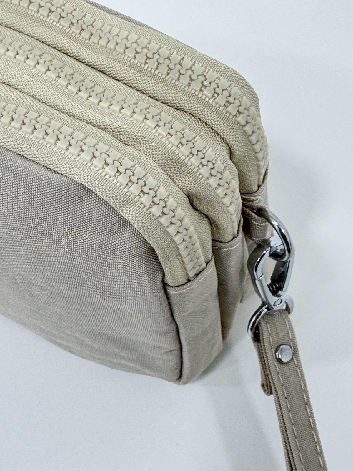 Krinkıl Kumaş El Ve Çapraz Askılı Kartlık, Bozuk Para Bölmeli Kalemlik/Cüzdan Tipi Makyaj Çantası - BEJ