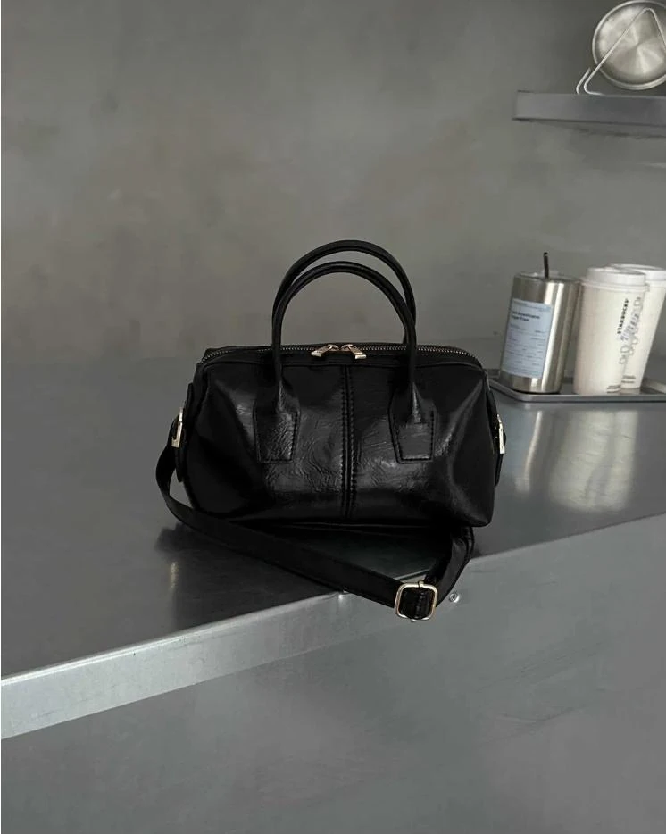 ORTA BOY SİLİNDİR MODEL ÇOK KULLANIŞLI OMUZ ÇANTASI - SİYAH