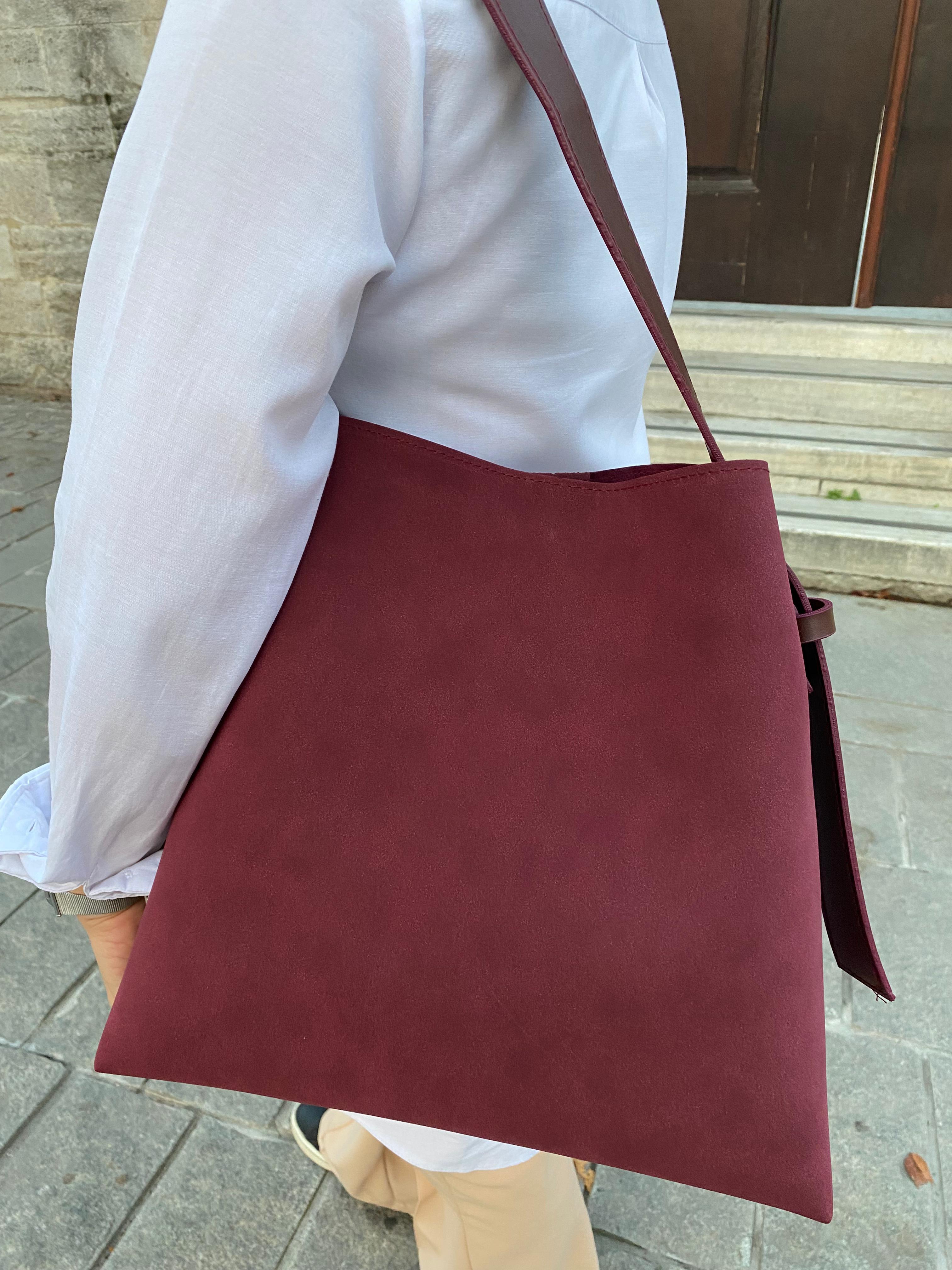 Süet Kemer Detaylı Büyük Boy Omuz Çantası - SÜET BORDO