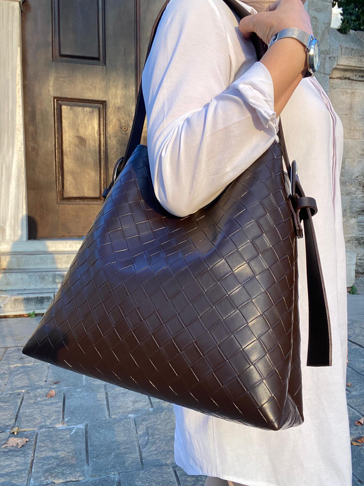 Kemer Detaylı Büyük Boy Omuz Çantası - KAHVERENGİ