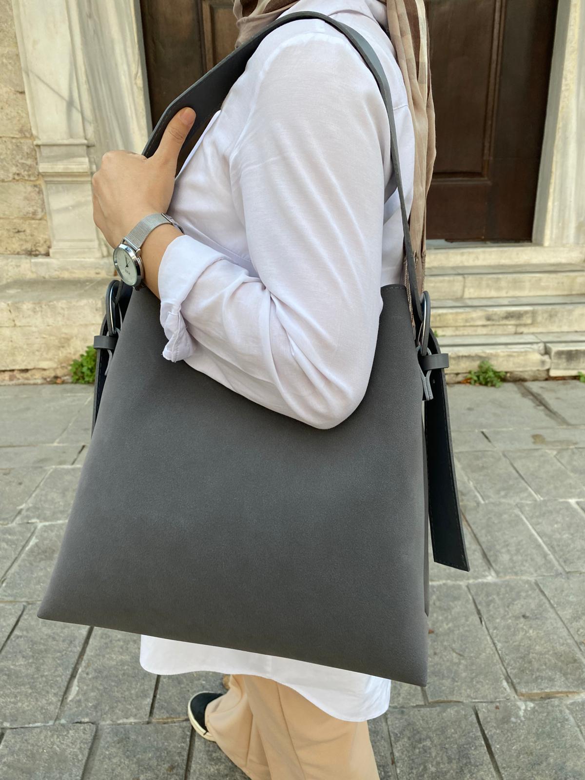 Süet Kemer Detaylı Büyük Boy Omuz Çantası - SÜET GRİ