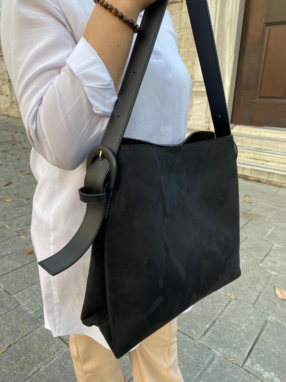 Süet Kemer Detaylı Büyük Boy Omuz Çantası - SÜET SİYAH