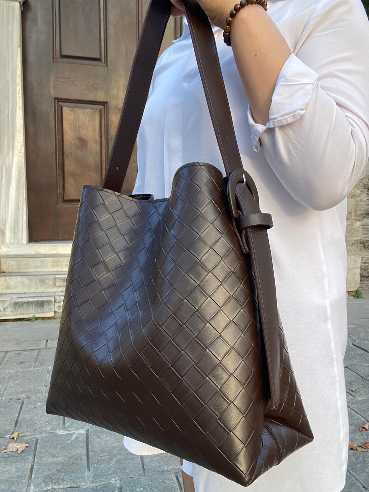 Kemer Detaylı Büyük Boy Omuz Çantası - KAHVERENGİ