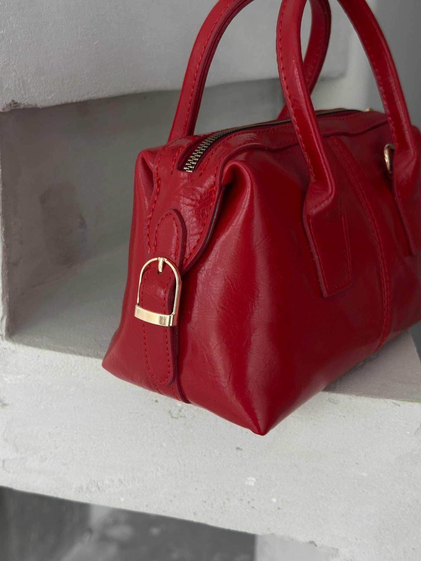 ORTA BOY SİLİNDİR MODEL ÇOK KULLANIŞLI OMUZ ÇANTASI - KIRMIZI