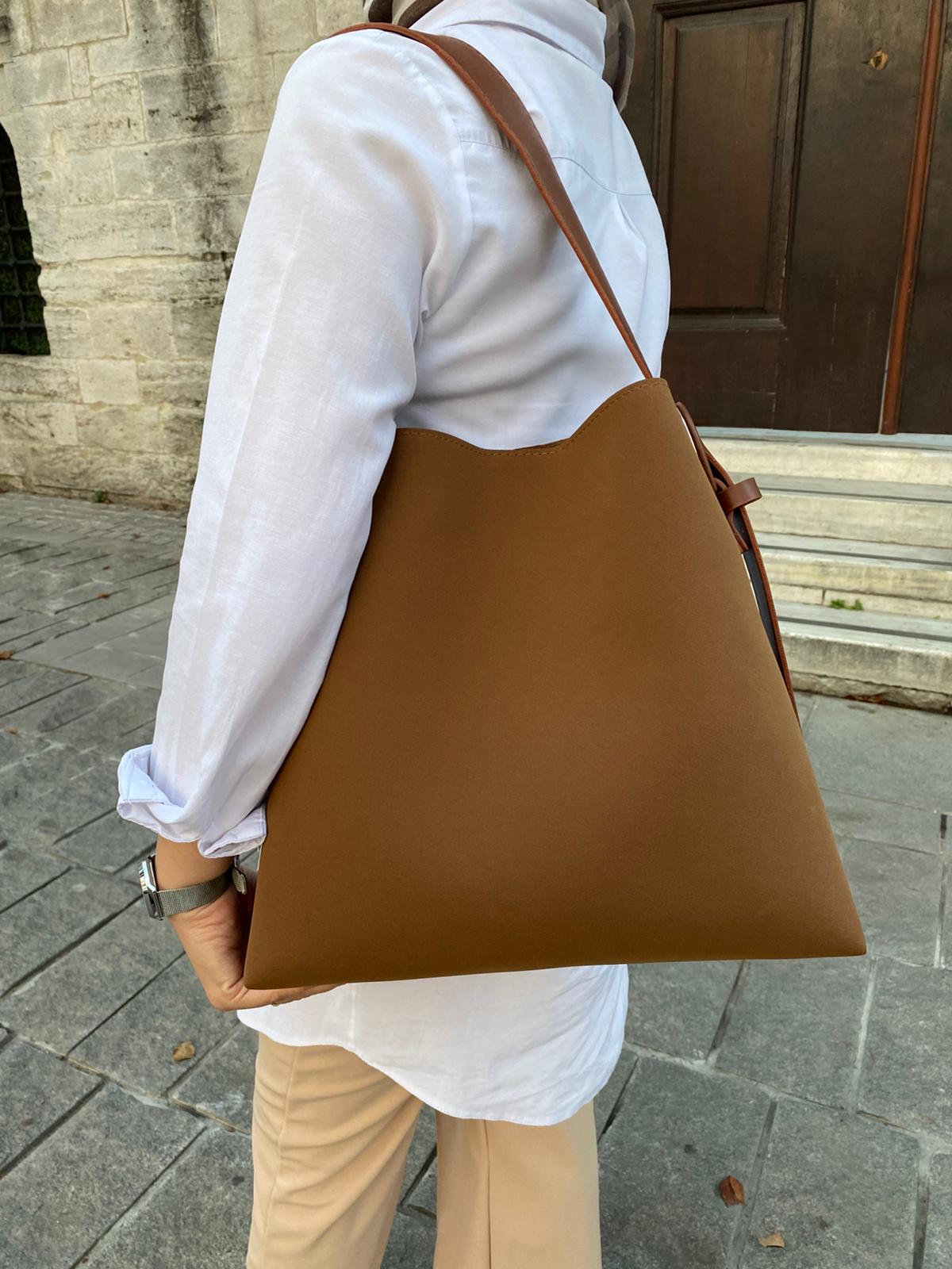 Süet Kemer Detaylı Büyük Boy Omuz Çantası - SÜET TABA