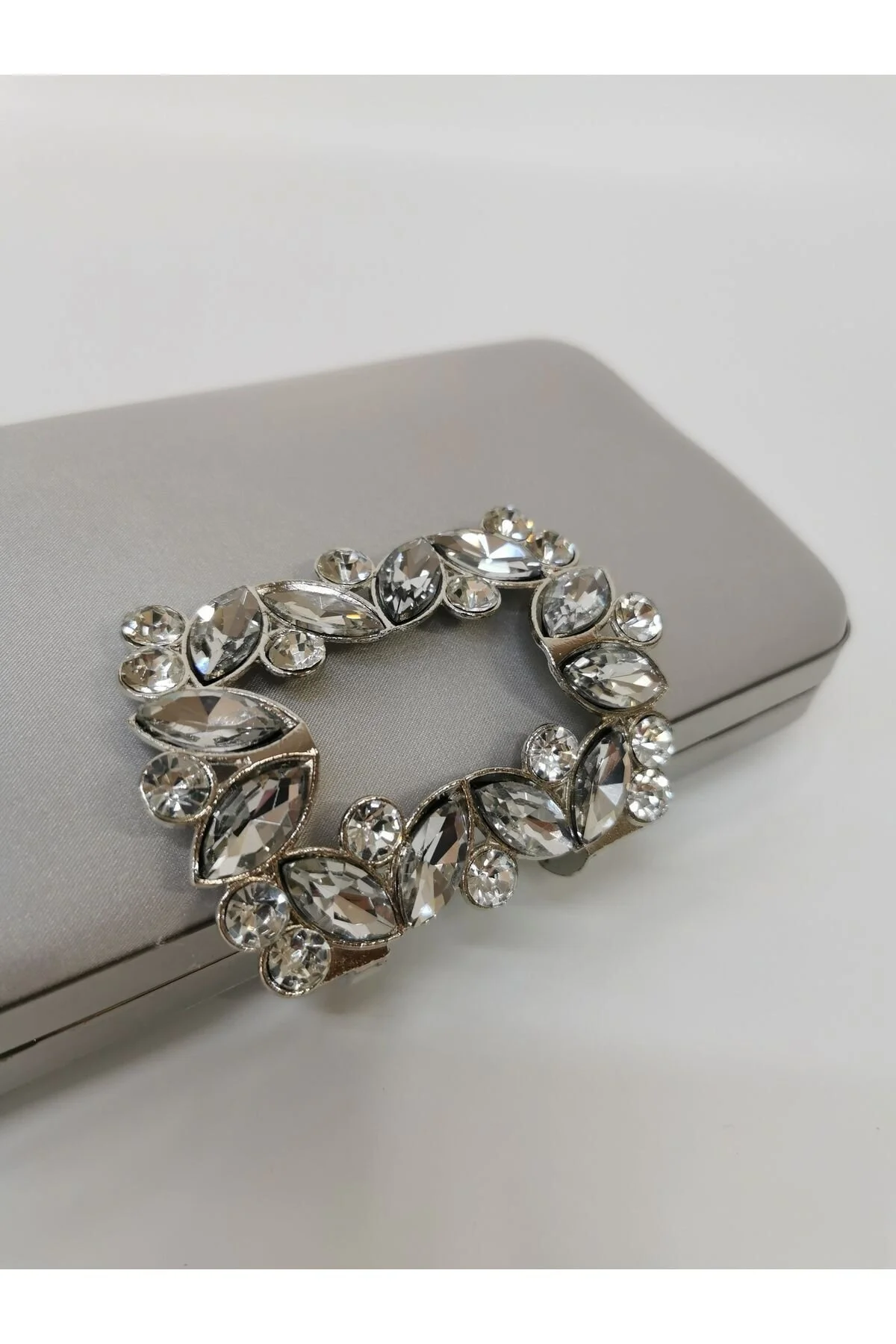 ABİYE TAŞLI TOKALI CLUTCH PORTFÖY EL DÜĞÜN NİŞAN GECE ÇANTASI - SATEN GÜMÜŞ